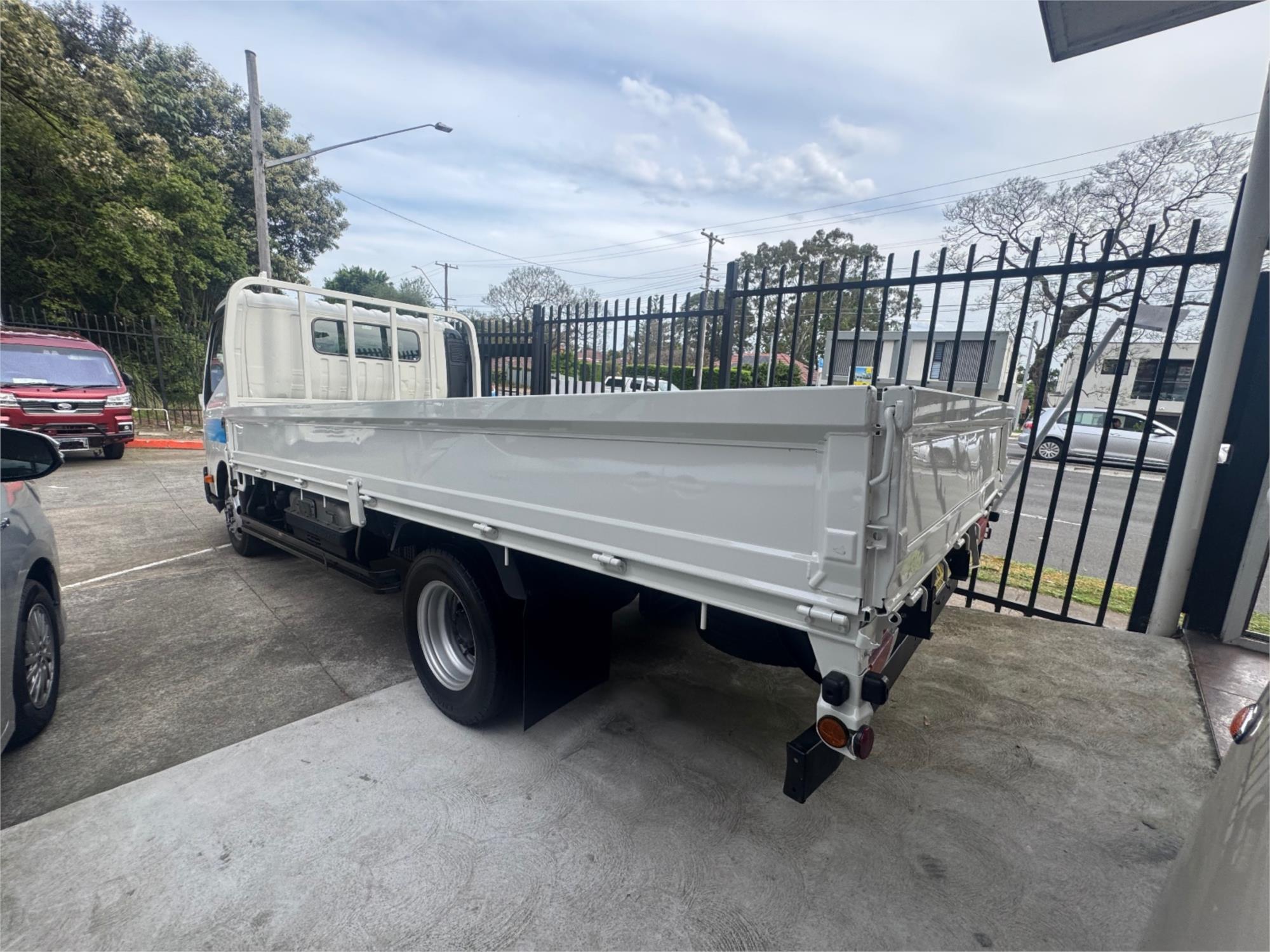 2013 TOYOTA DYNA HYBRID AUTOMATIC TRAY