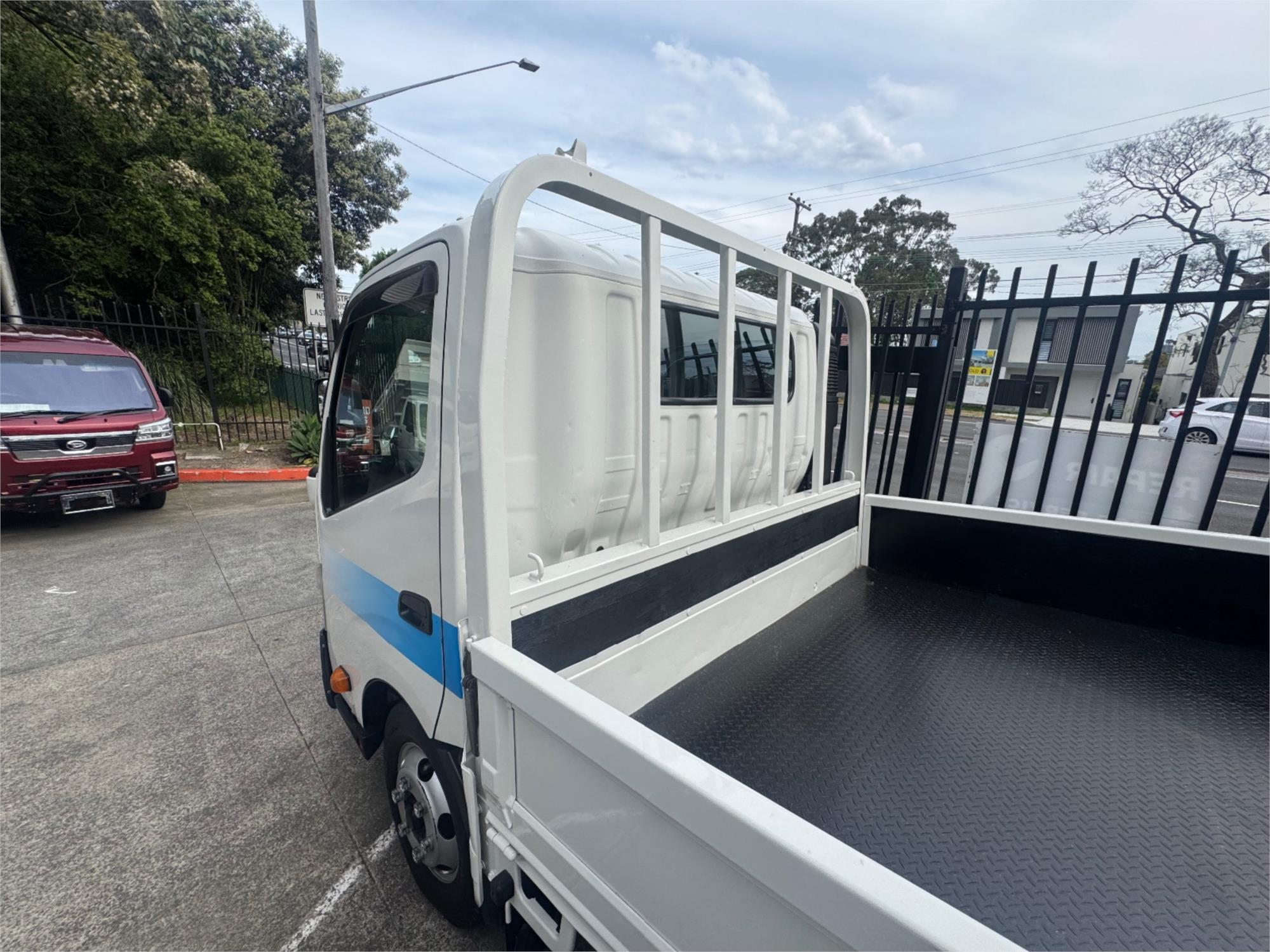 2013 TOYOTA DYNA HYBRID AUTOMATIC TRAY