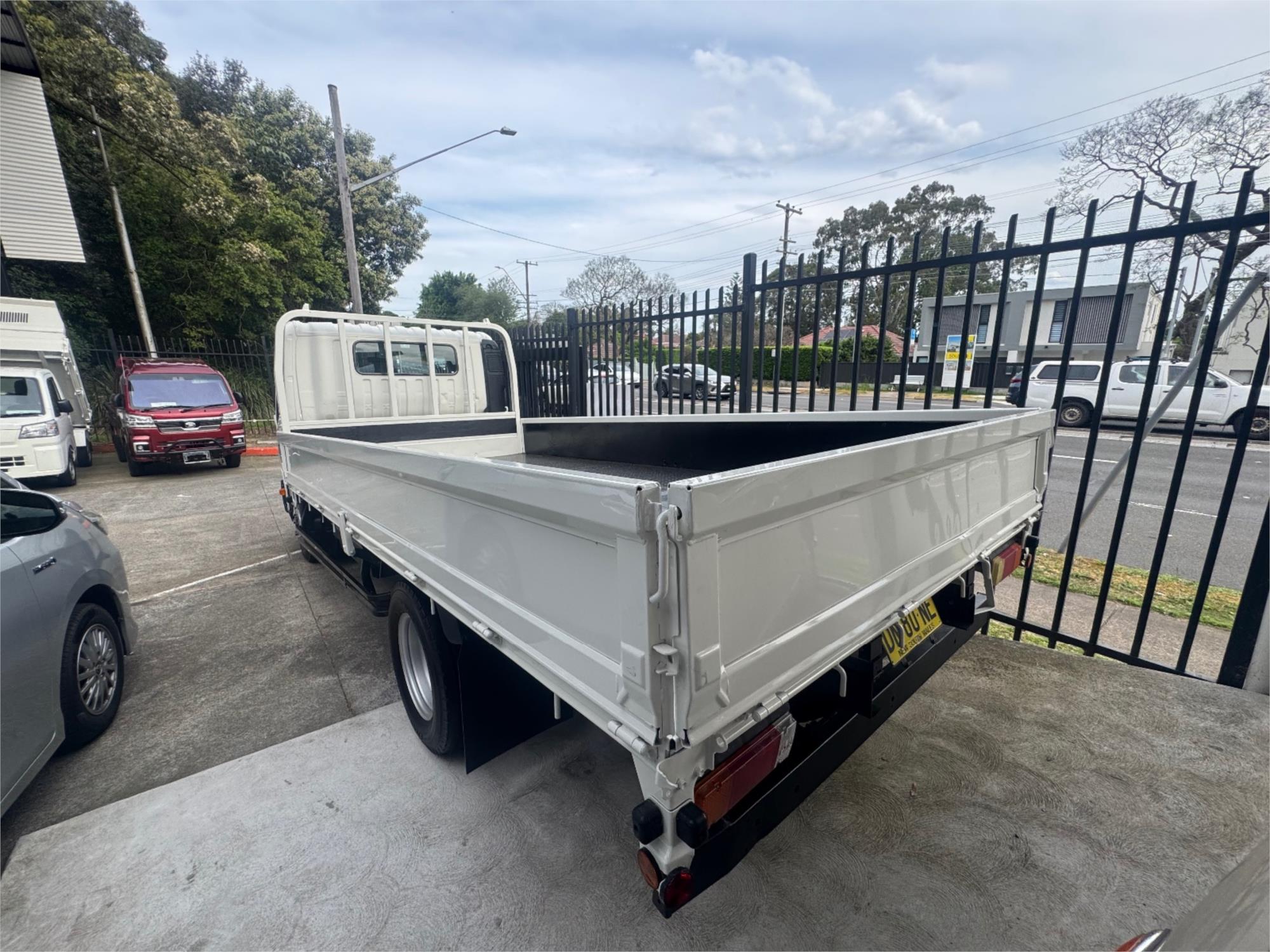 2013 TOYOTA DYNA HYBRID AUTOMATIC TRAY