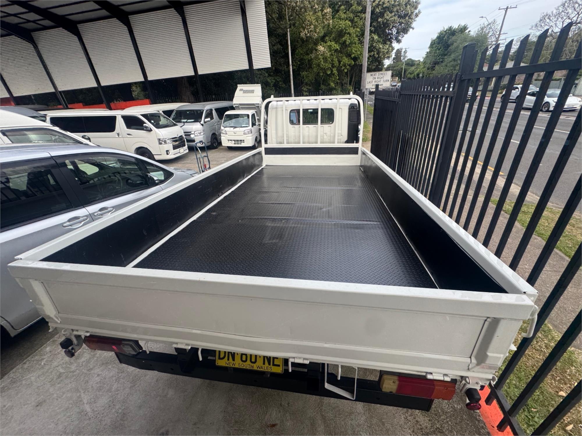 2013 TOYOTA DYNA HYBRID AUTOMATIC TRAY
