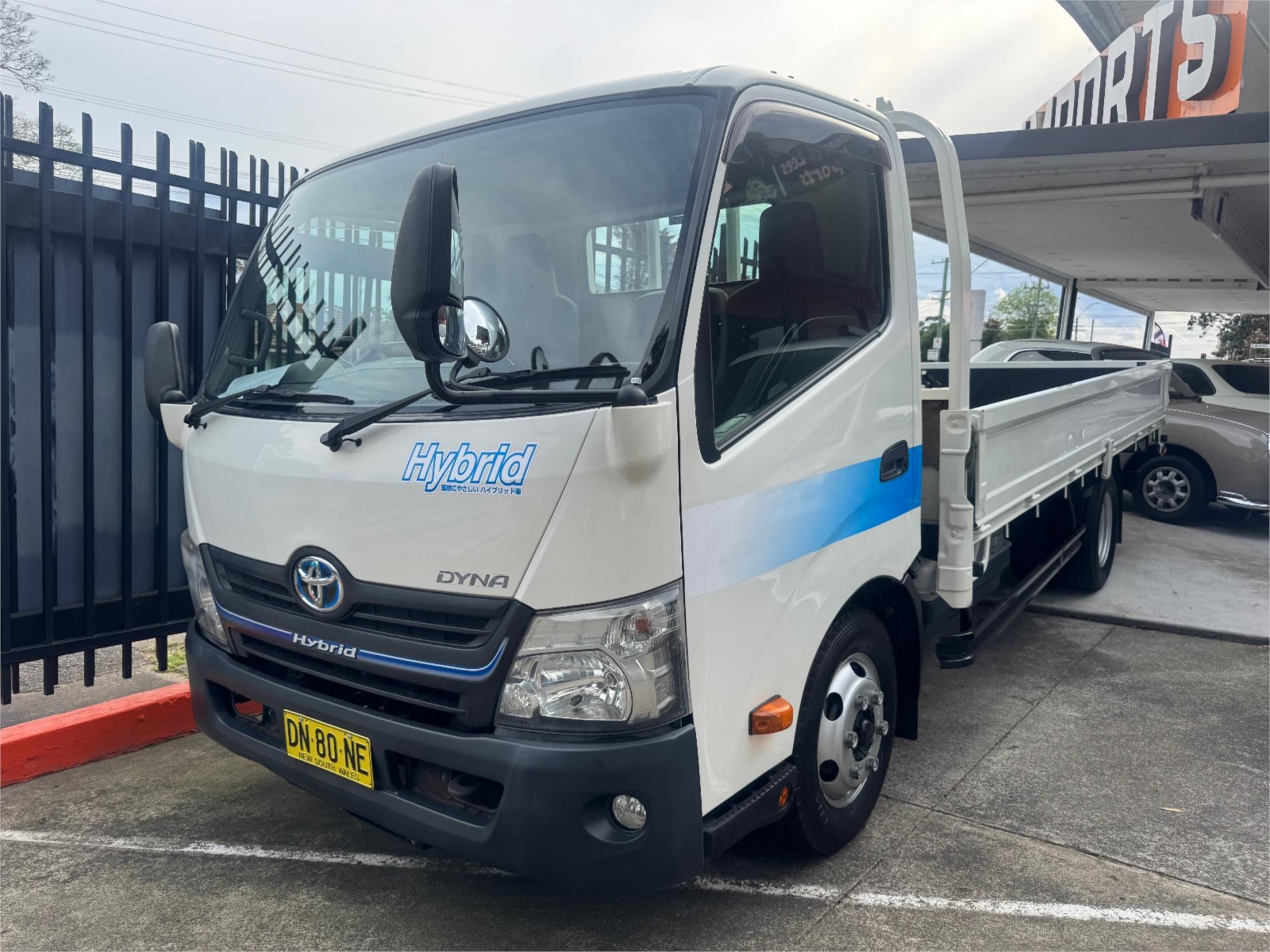 2013 TOYOTA DYNA HYBRID AUTOMATIC TRAY