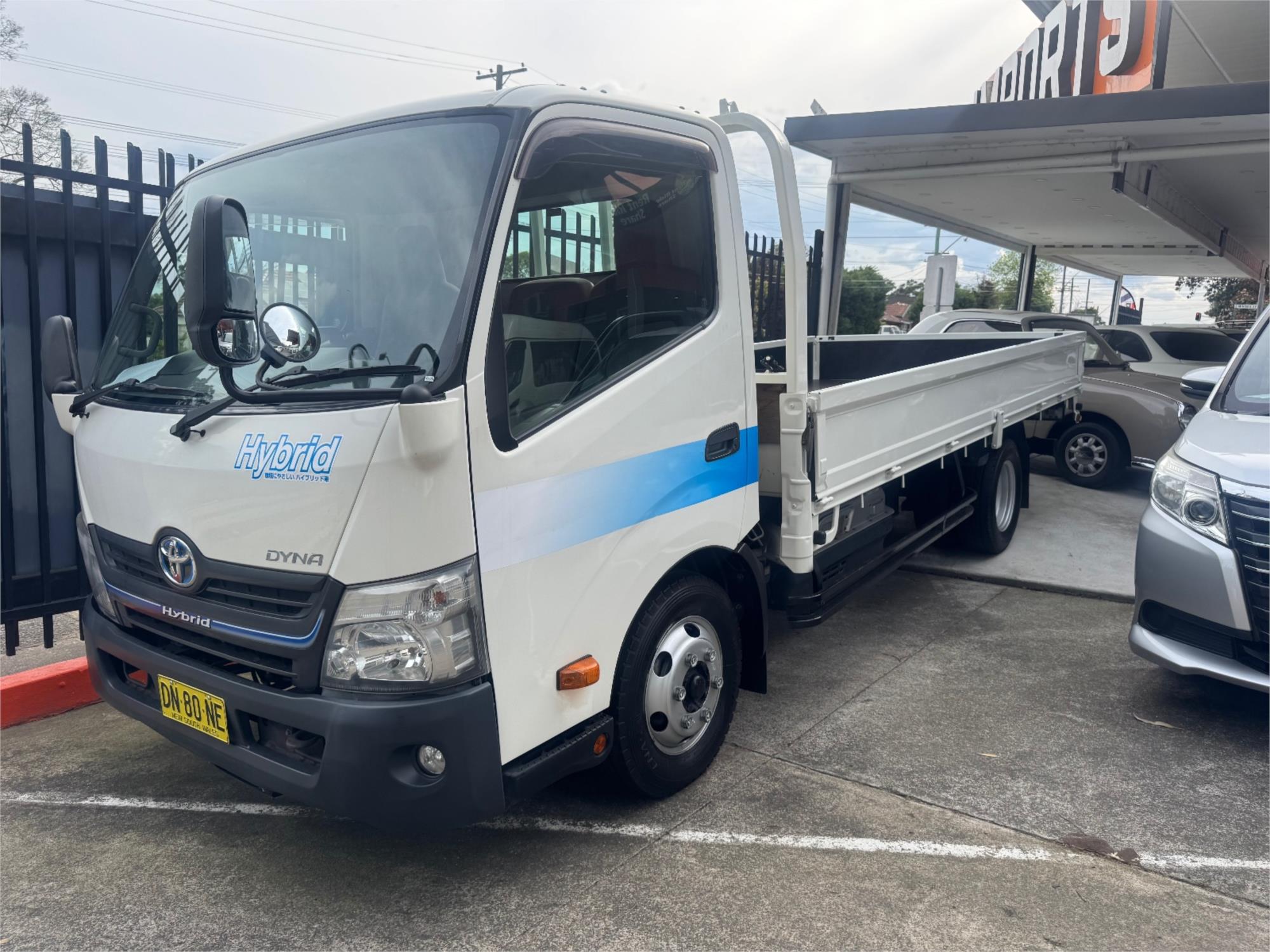 2013 TOYOTA DYNA HYBRID AUTOMATIC TRAY
