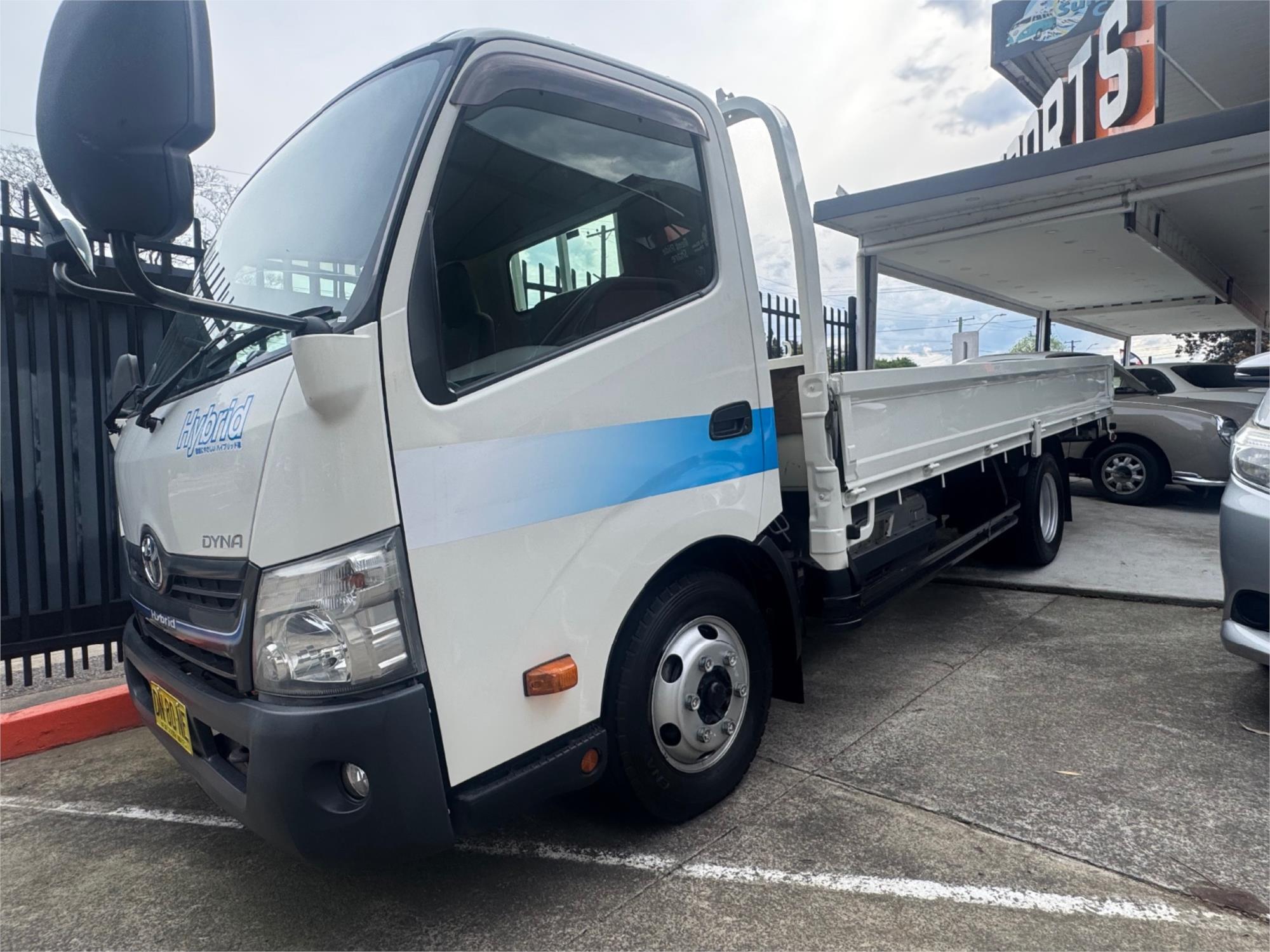 2013 TOYOTA DYNA HYBRID AUTOMATIC TRAY