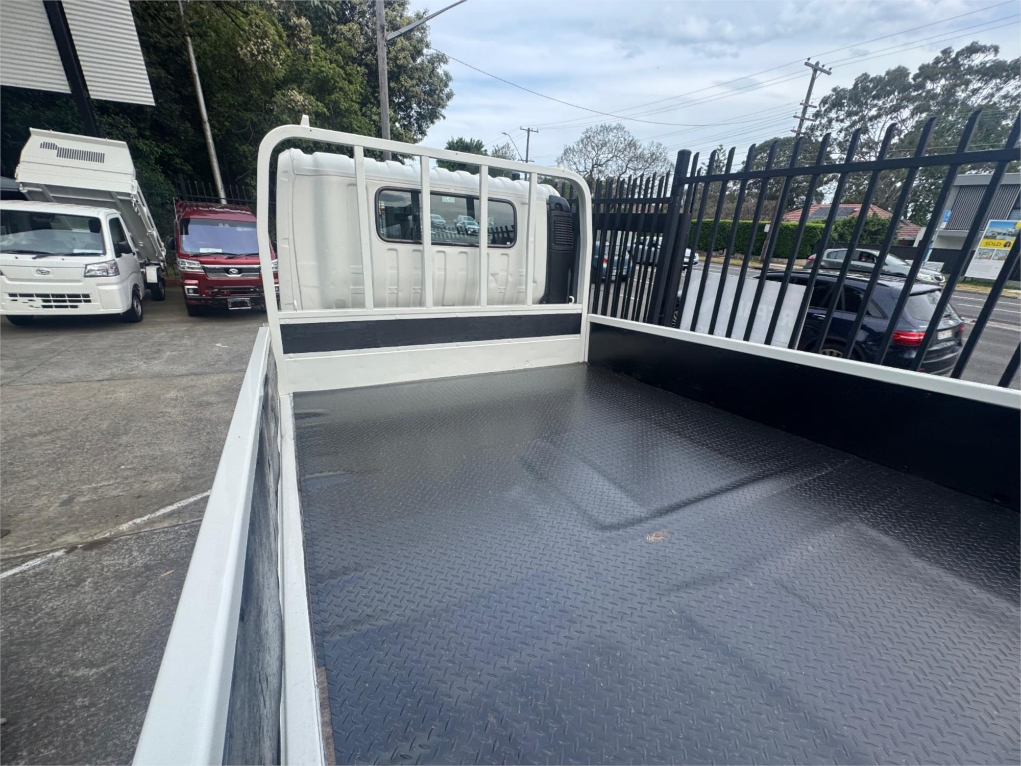 2013 TOYOTA DYNA HYBRID AUTOMATIC TRAY