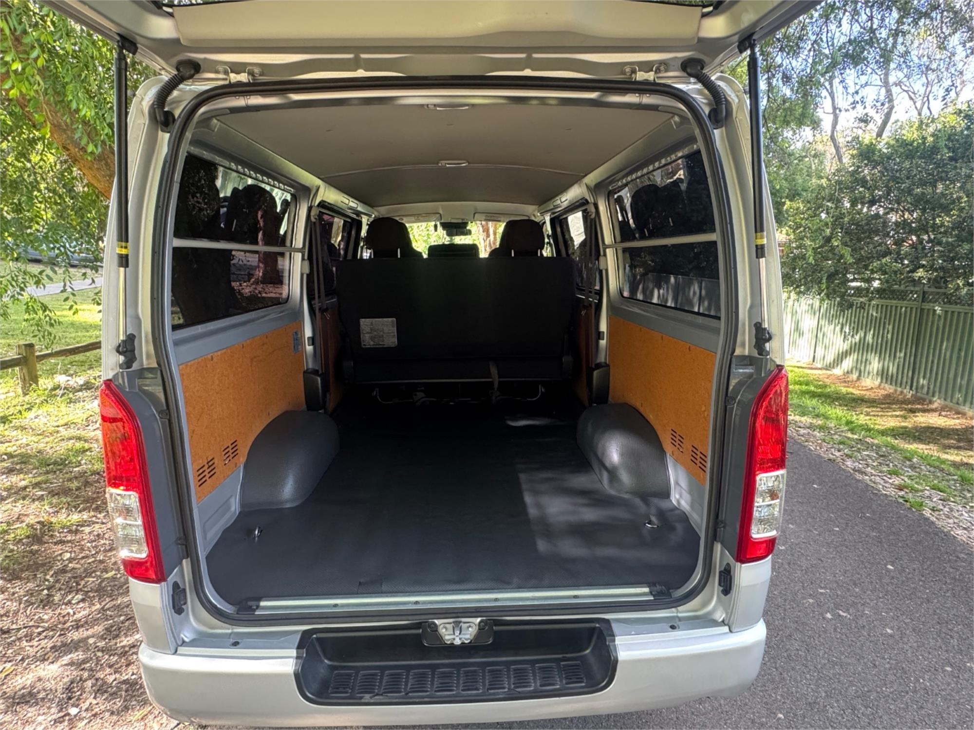 2018 TOYOTA HIACE AUTOMATIC VAN