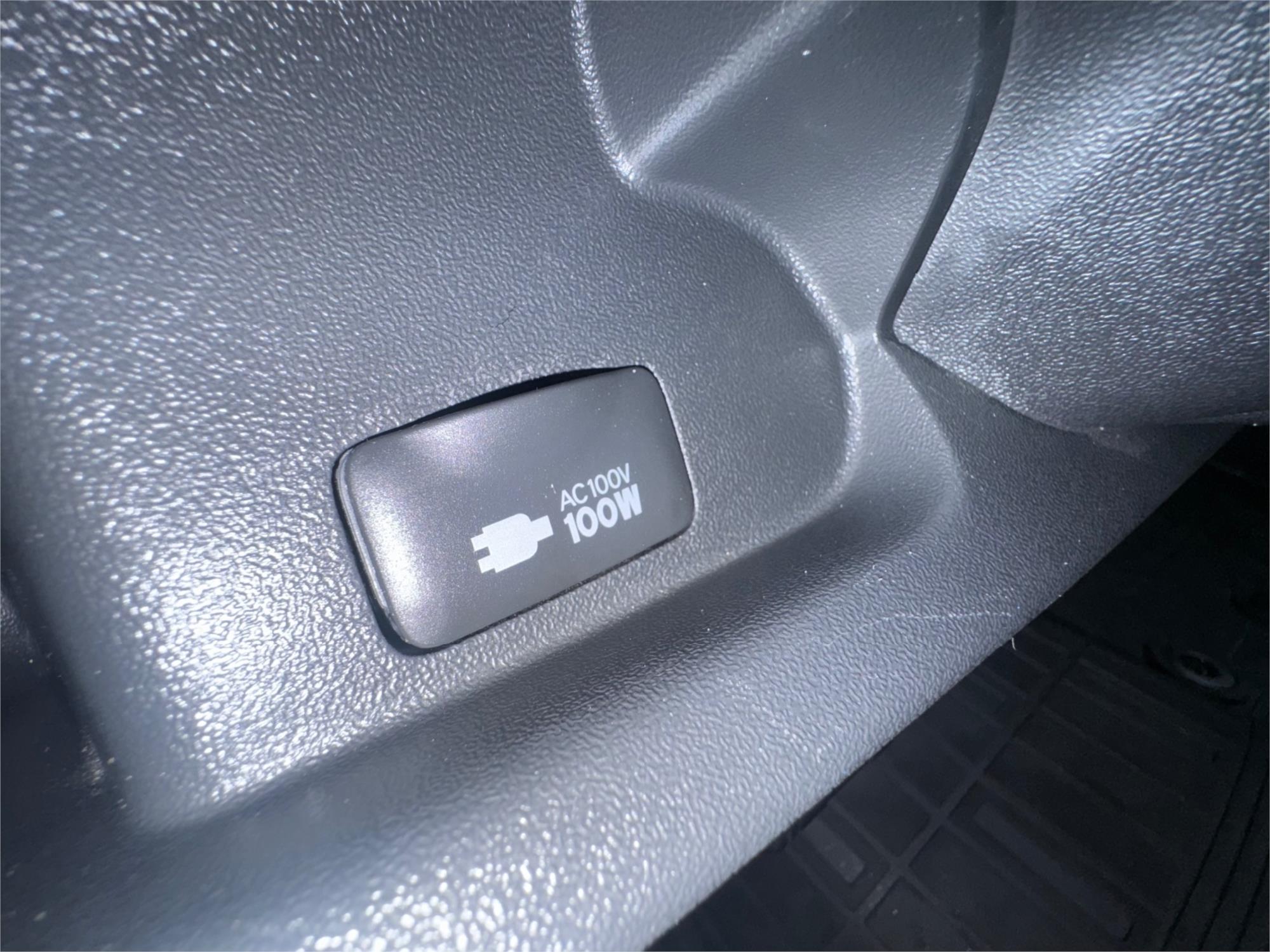 2018 TOYOTA HIACE AUTOMATIC VAN