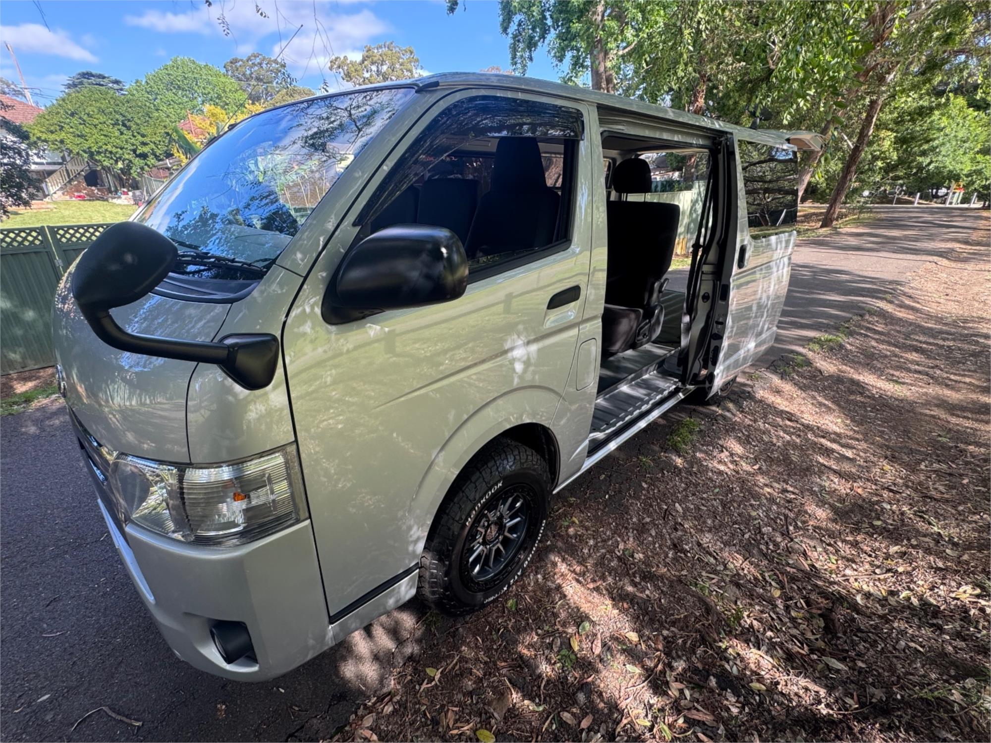 2018 TOYOTA HIACE AUTOMATIC VAN