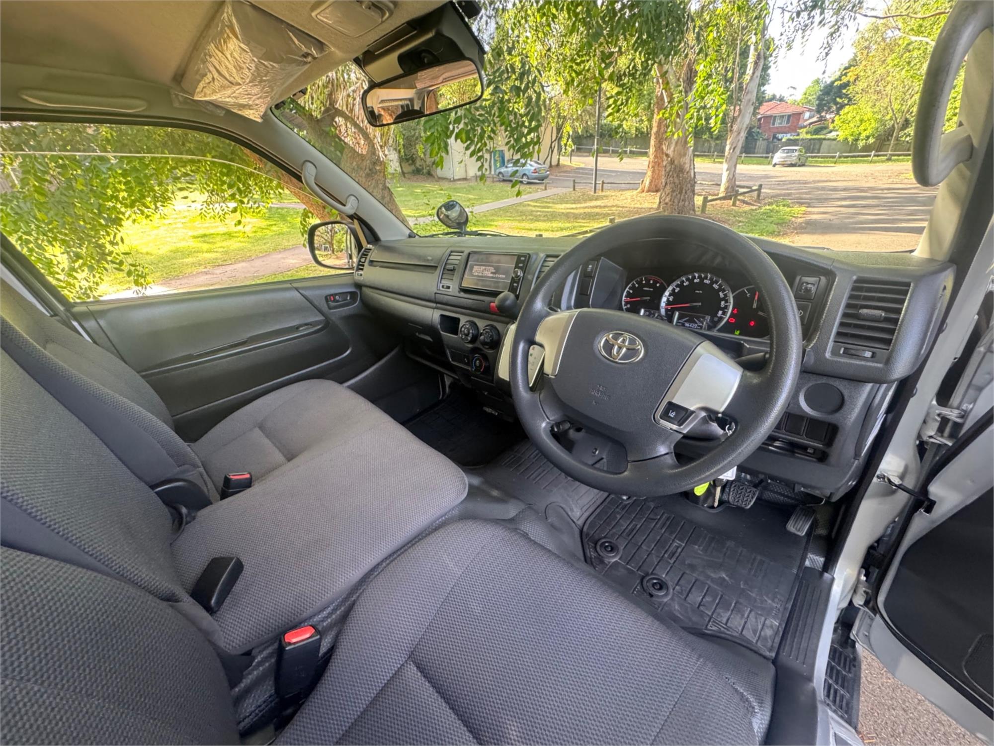 2018 TOYOTA HIACE AUTOMATIC VAN