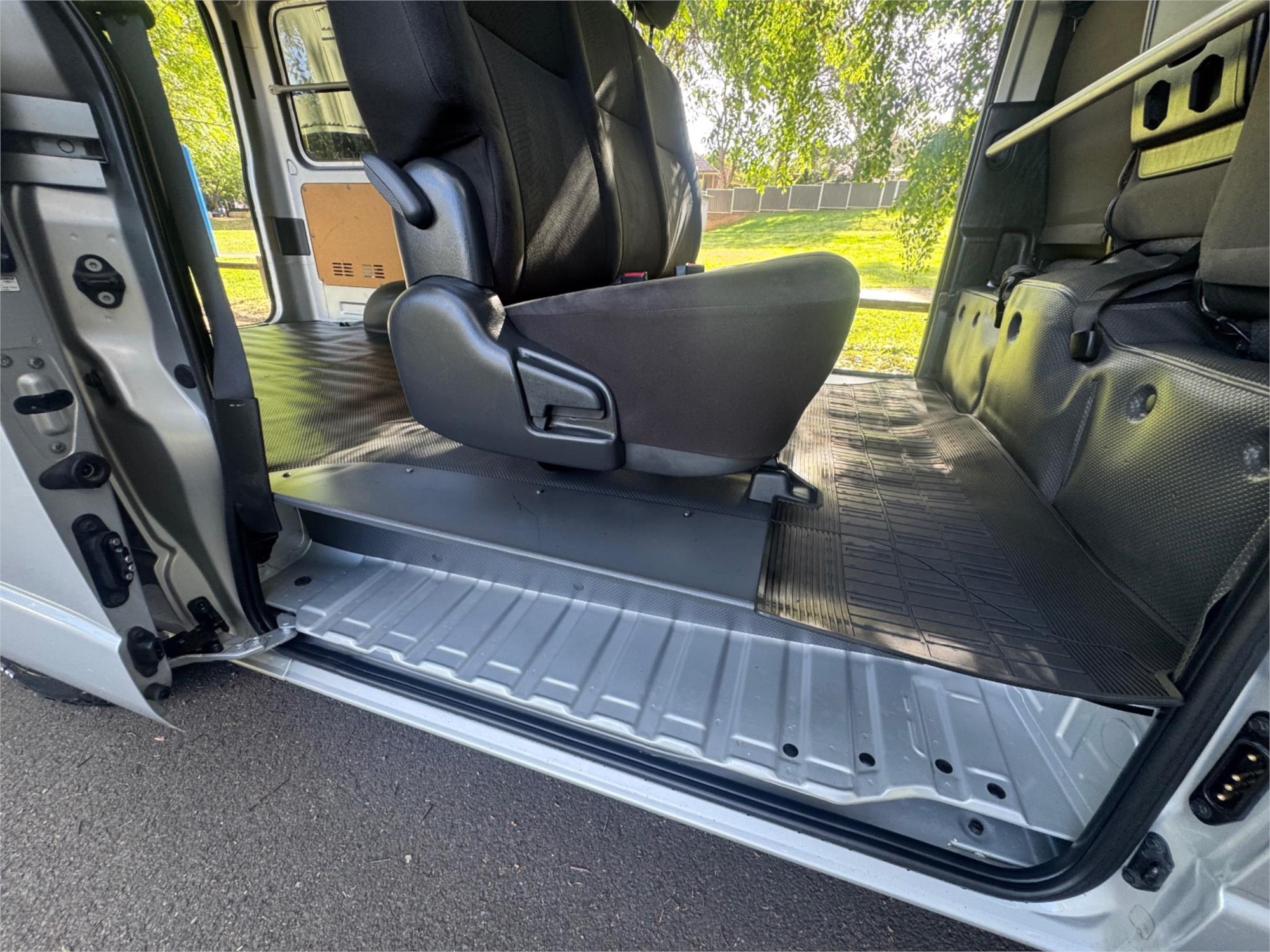 2018 TOYOTA HIACE AUTOMATIC VAN