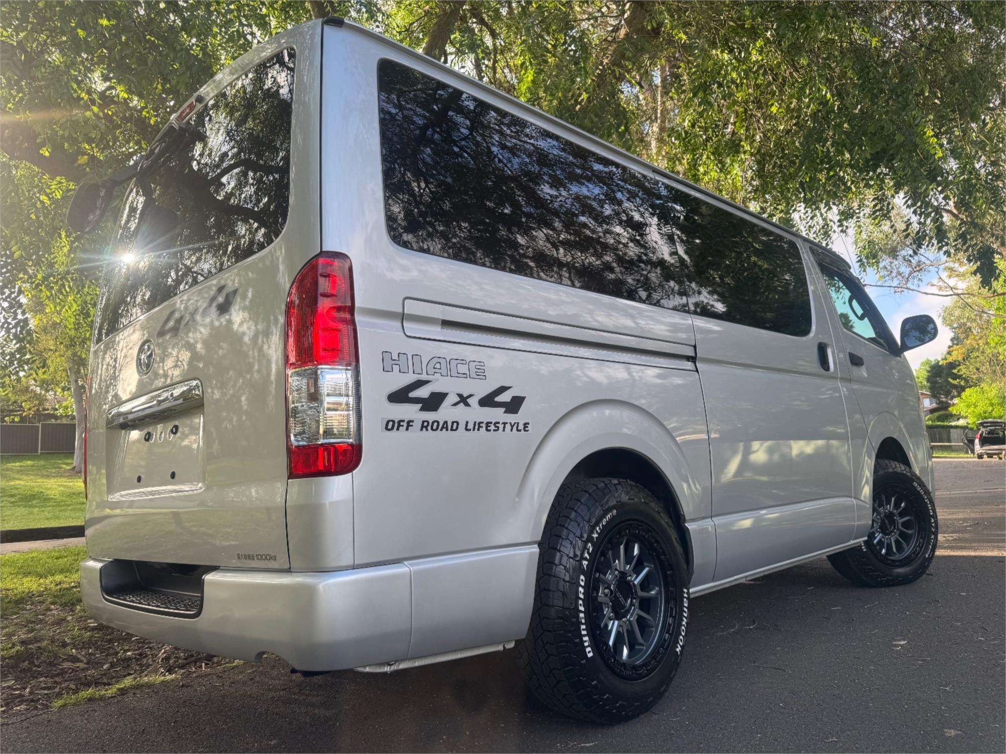 2018 TOYOTA HIACE AUTOMATIC VAN