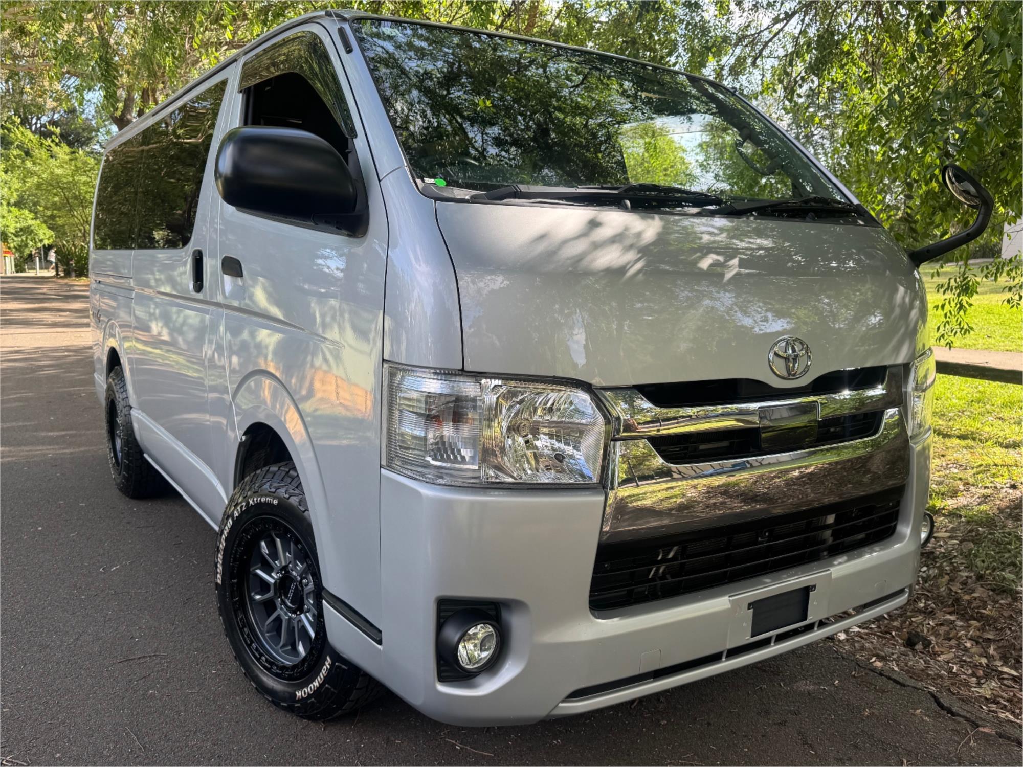 2018 TOYOTA HIACE AUTOMATIC VAN