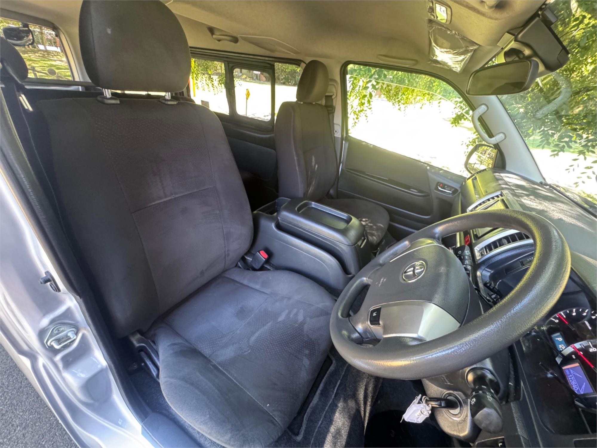 2018 TOYOTA HIACE GDH206 6 SP AUTOMATIC VAN