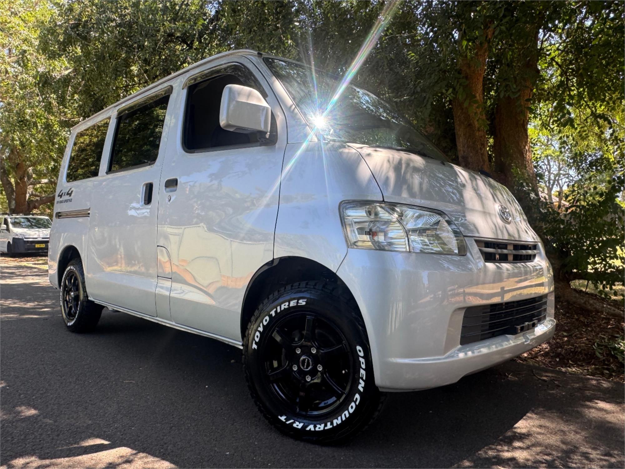 2020 TOYOTA HIACE AUTOMATIC VAN