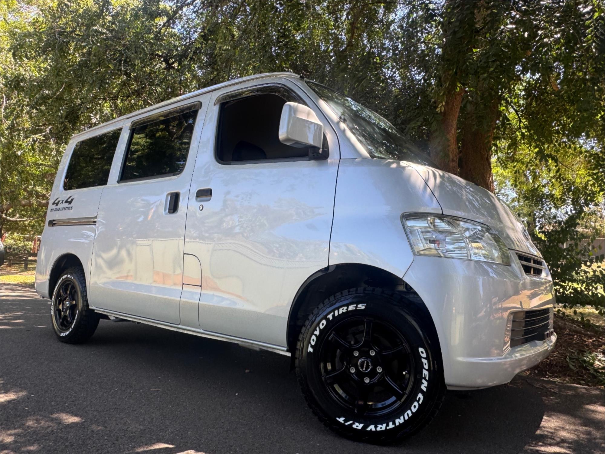 2020 TOYOTA HIACE AUTOMATIC VAN