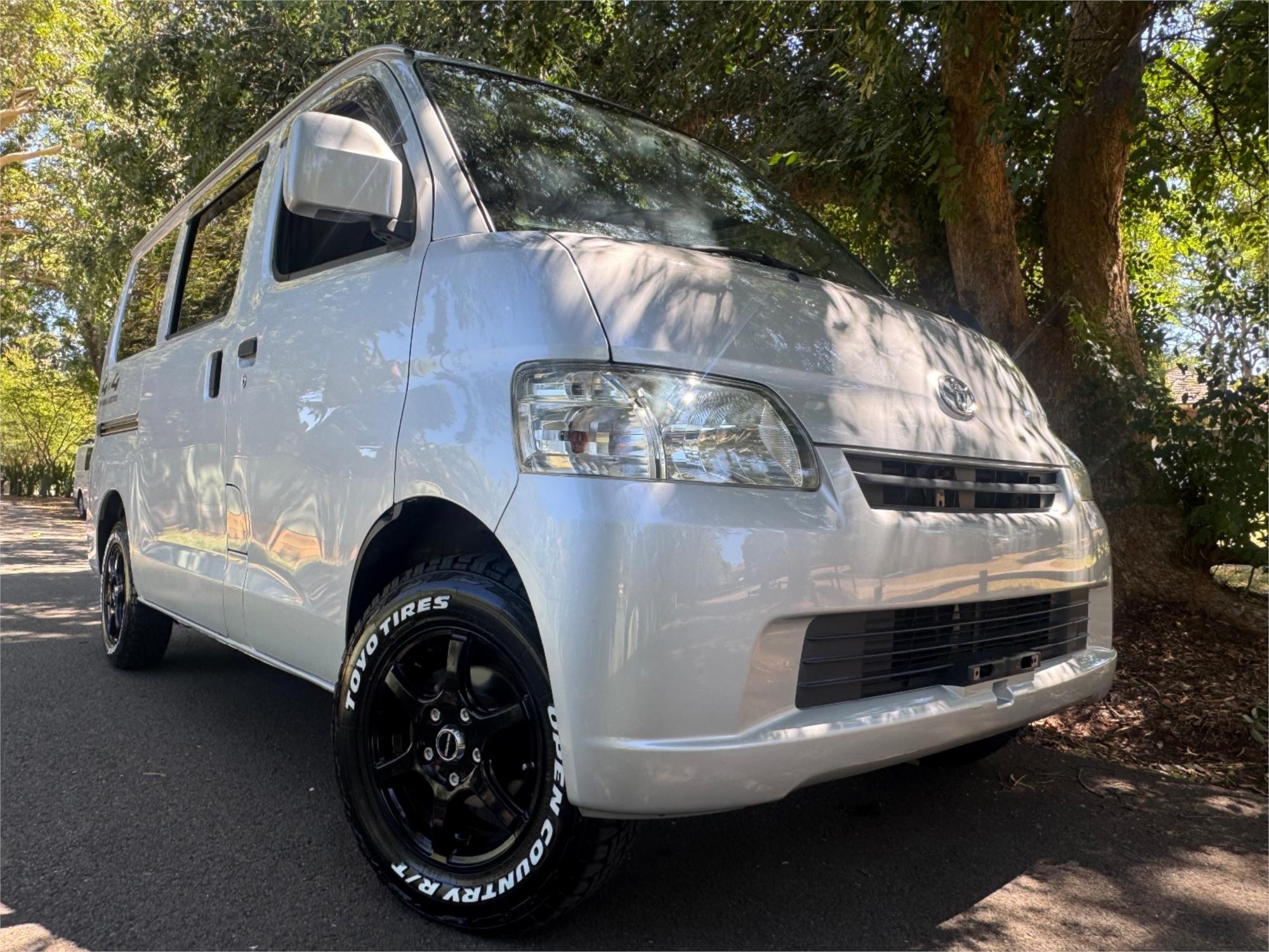 2020 TOYOTA HIACE AUTOMATIC VAN