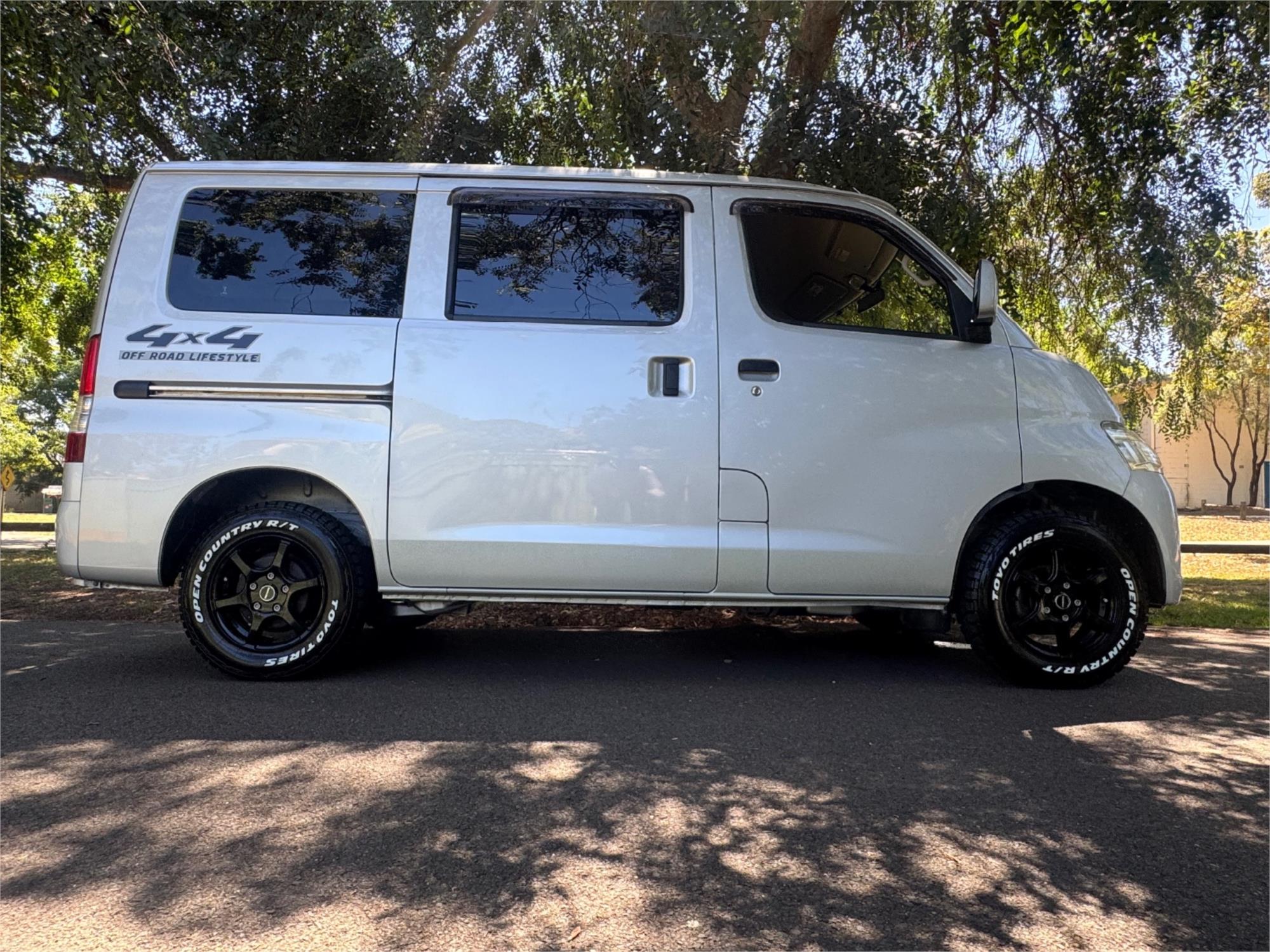 2020 TOYOTA HIACE AUTOMATIC VAN