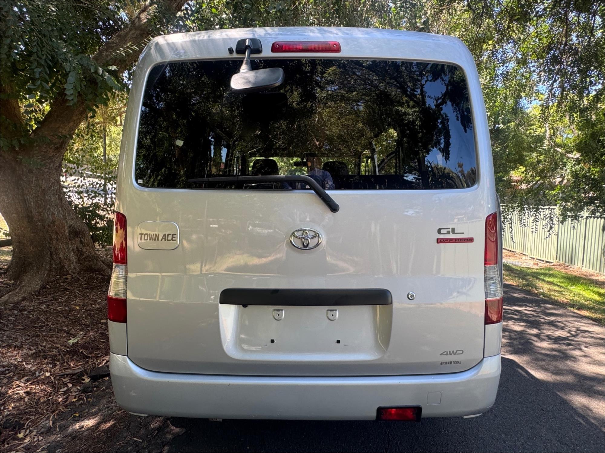 2020 TOYOTA HIACE AUTOMATIC VAN