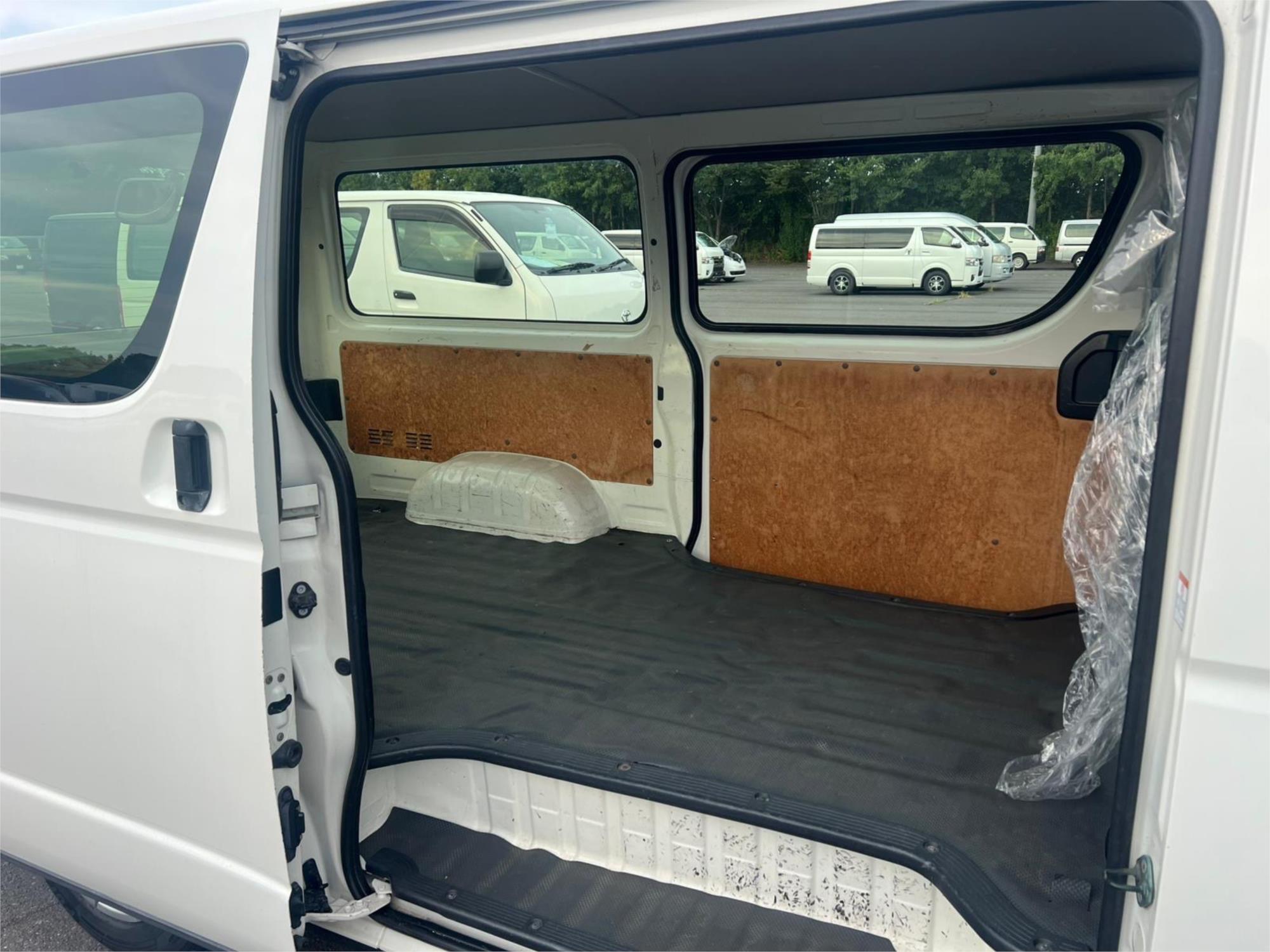 2015 TOYOTA HIACE KDH206R MY15 REGIUS ACE DX 4WD MANUAL VAN
