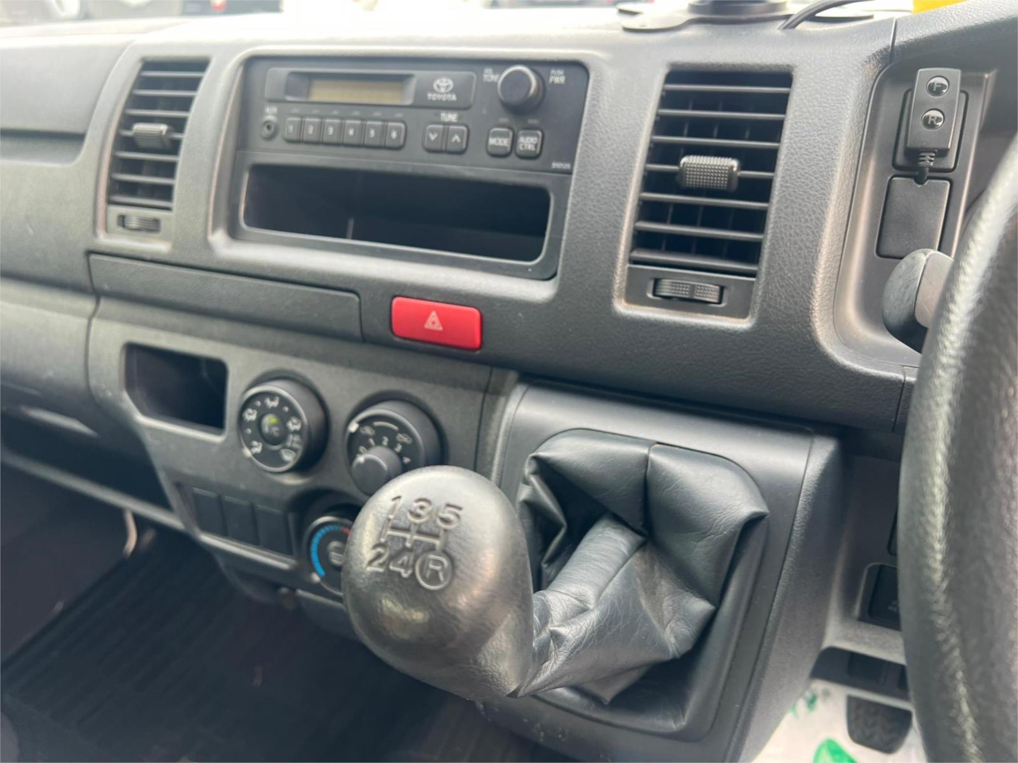 2015 TOYOTA HIACE KDH206R MY15 REGIUS ACE DX 4WD MANUAL VAN