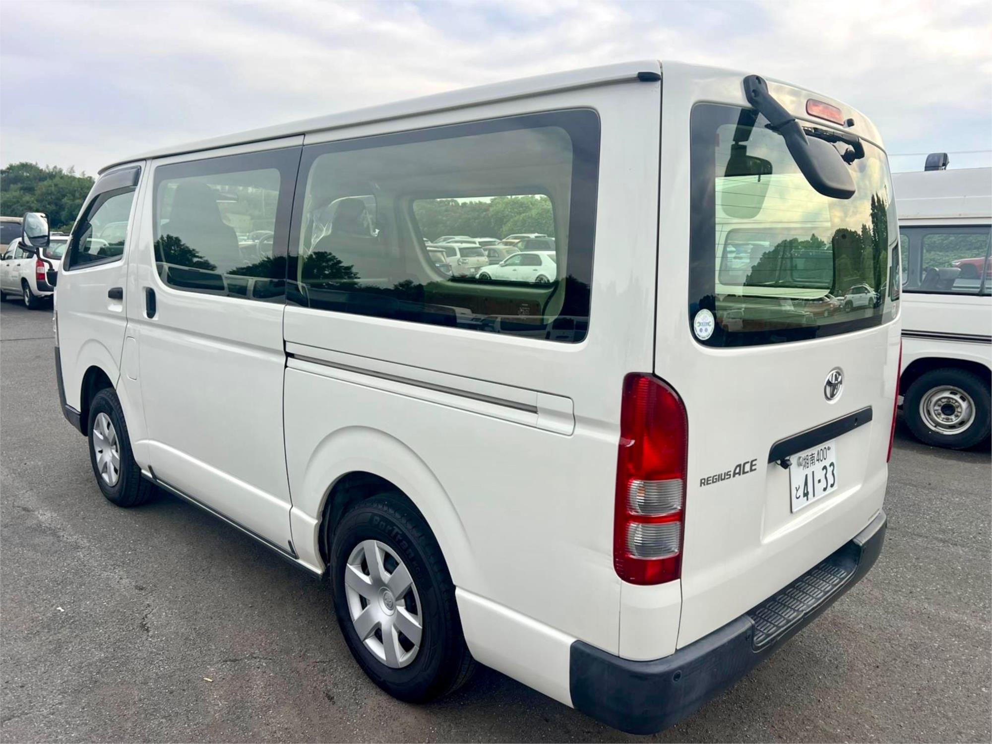 2015 TOYOTA HIACE KDH206R MY15 REGIUS ACE DX 4WD MANUAL VAN