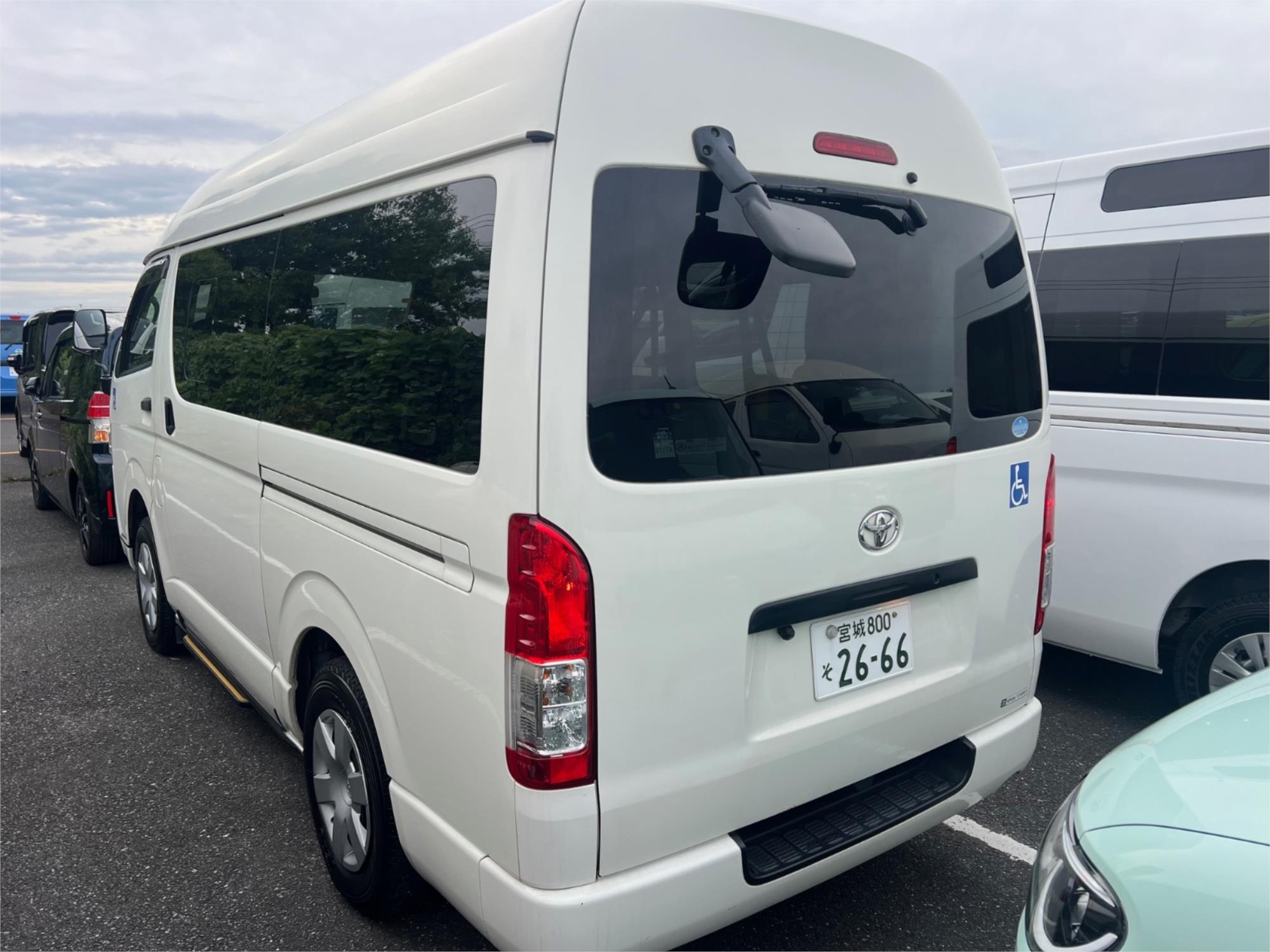 2018 TOYOTA HIACE GDH206 6 SP AUTOMATIC VAN