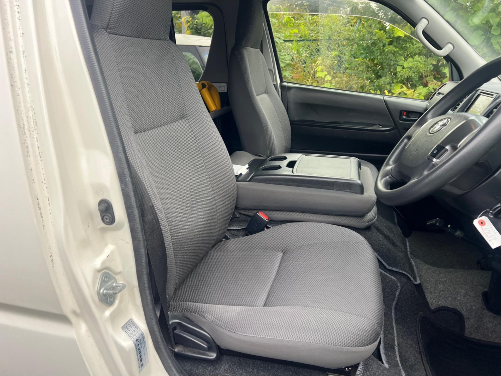 2018 TOYOTA HIACE GDH206 6 SP AUTOMATIC VAN