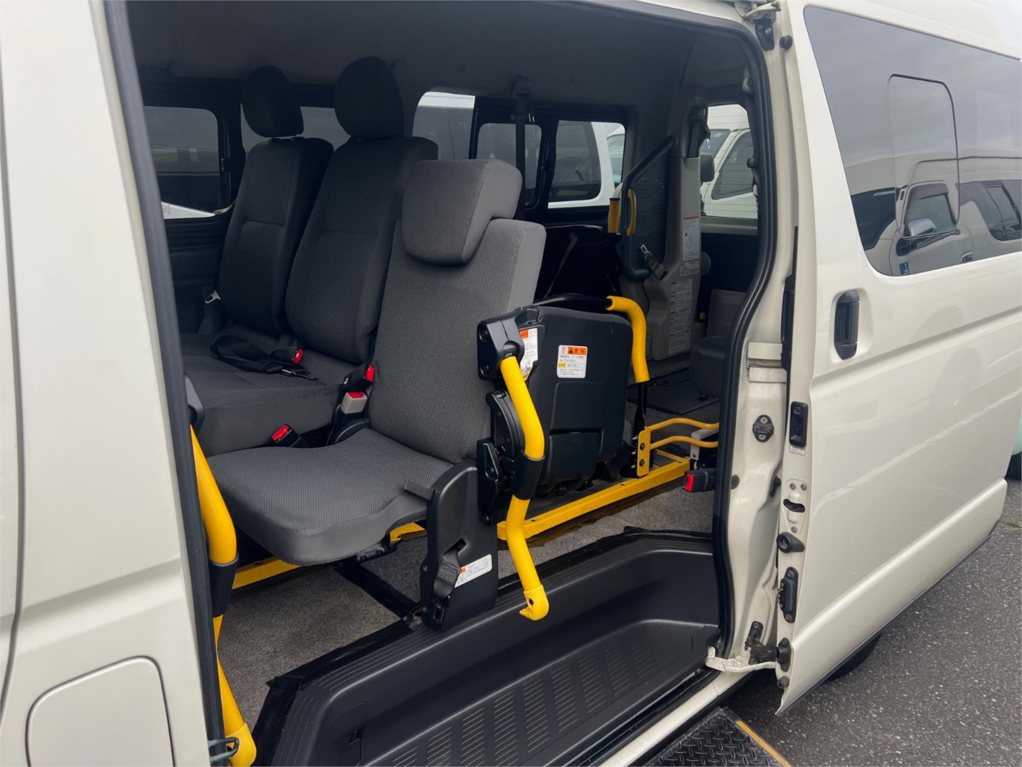 2018 TOYOTA HIACE GDH206 6 SP AUTOMATIC VAN