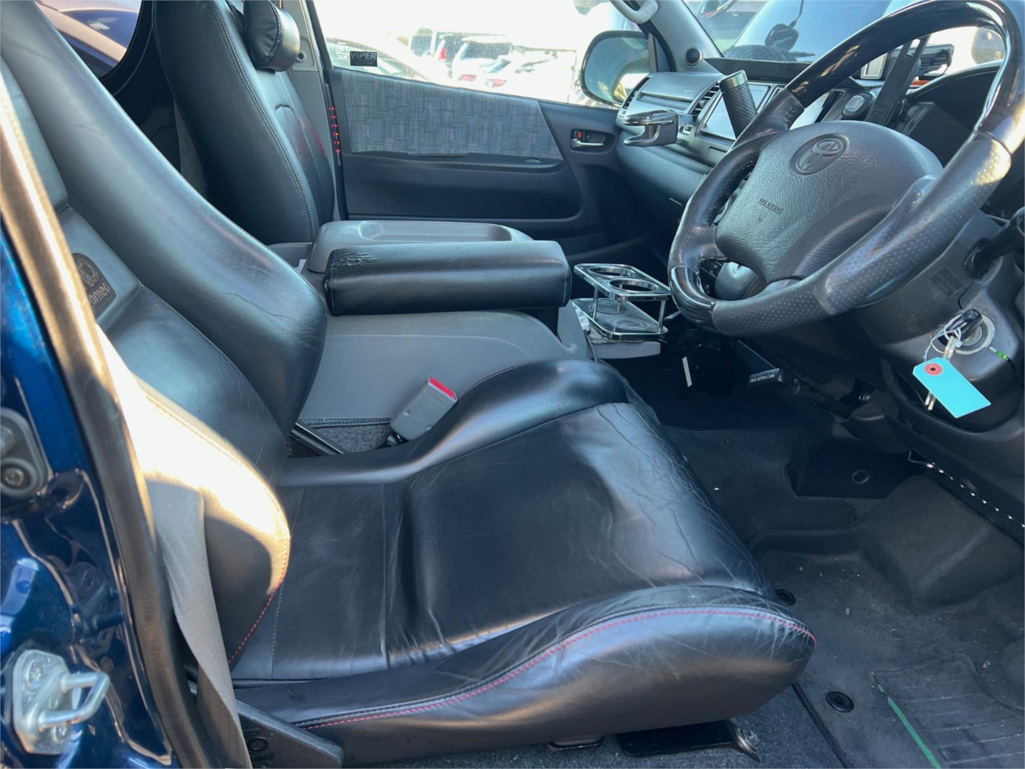 2005 TOYOTA HIACE TRH226R VAN