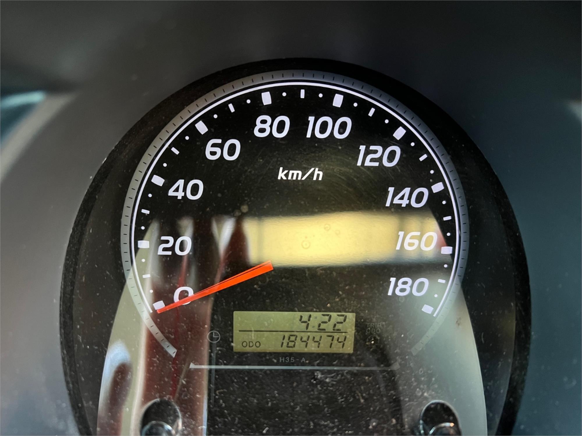 2005 TOYOTA HIACE TRH226R VAN