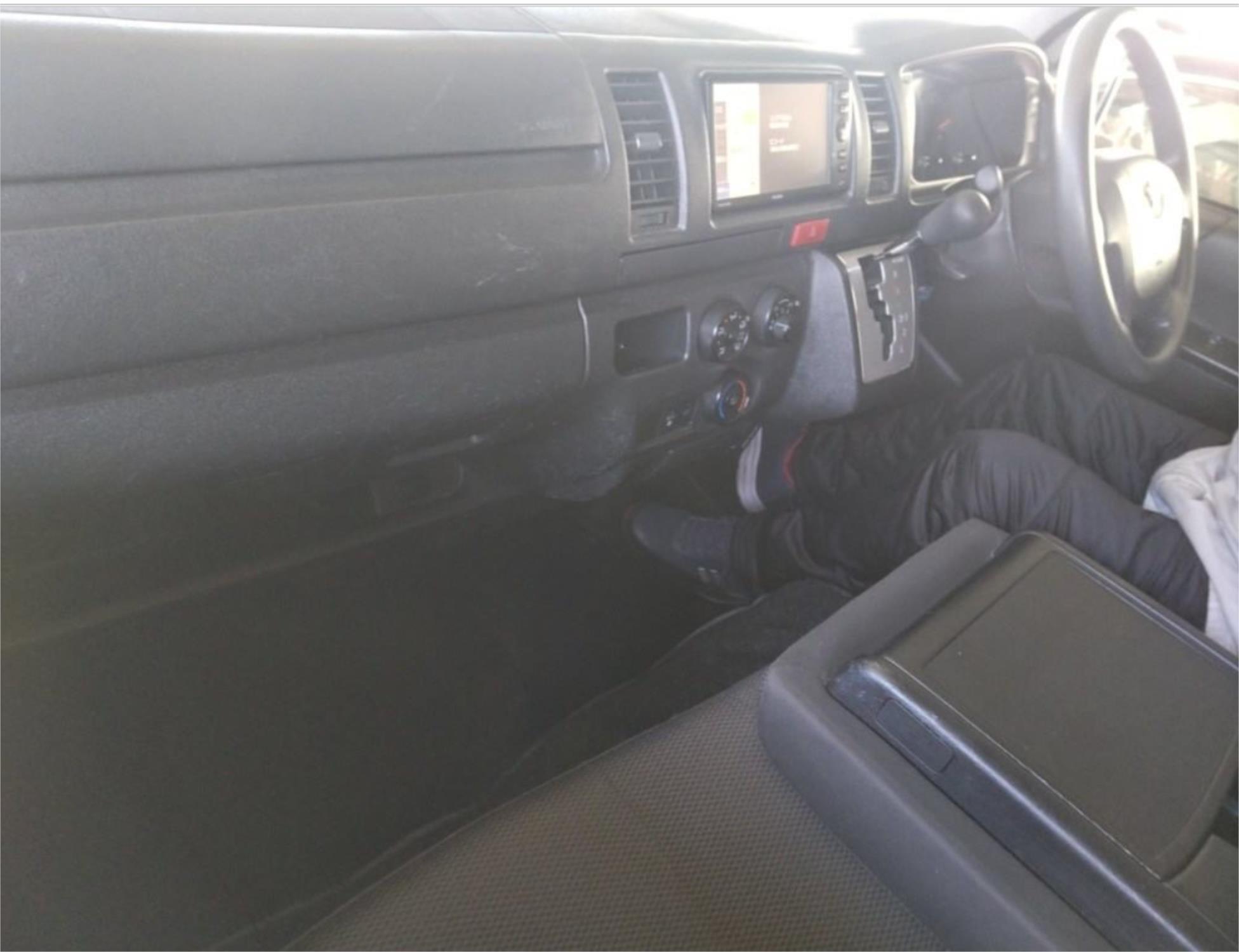 2015 TOYOTA HIACE KDH206 HIGH ROOF AUTOMATIC VAN