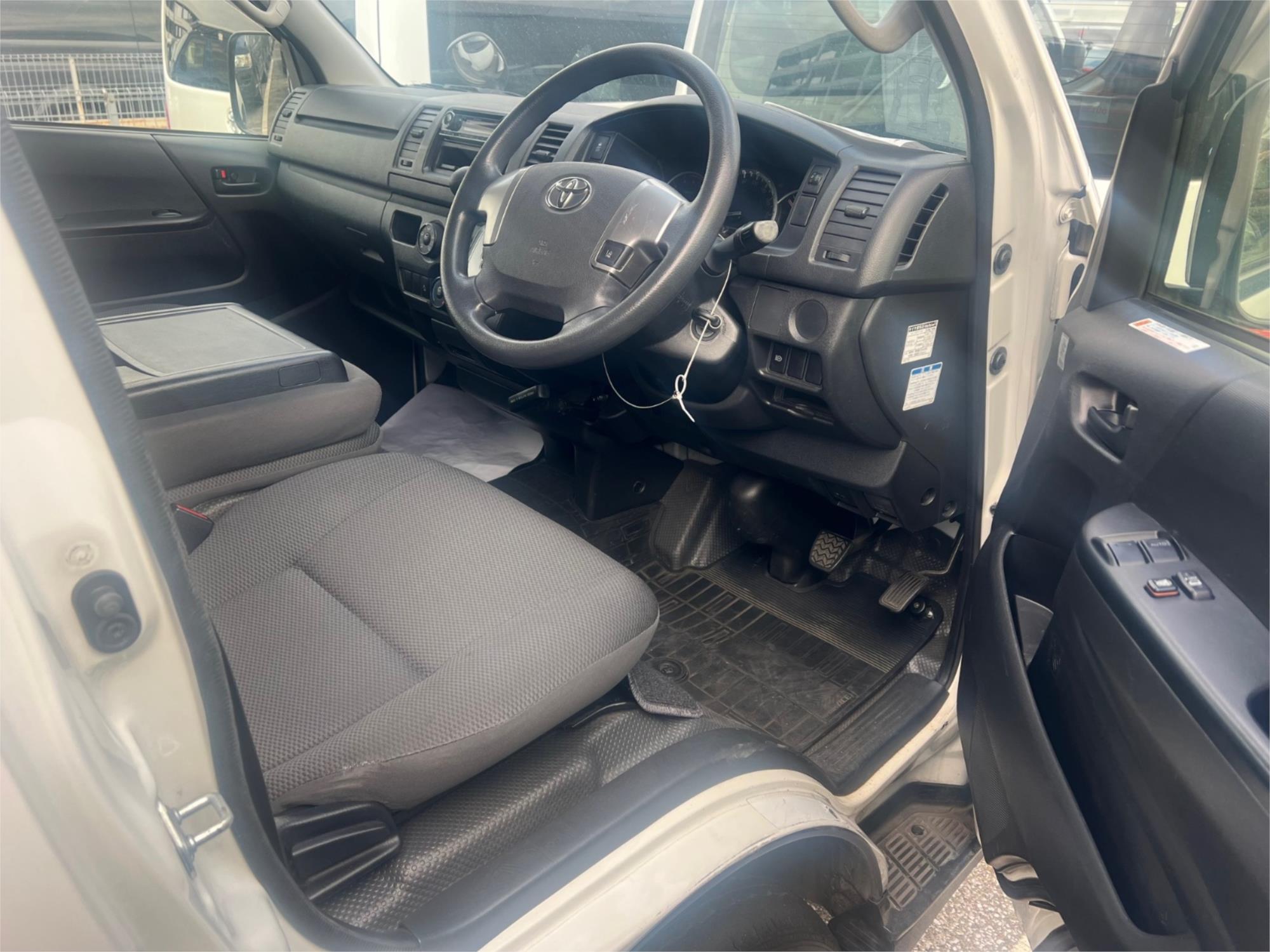 2018 TOYOTA HIACE GDH206 6 SP AUTOMATIC VAN
