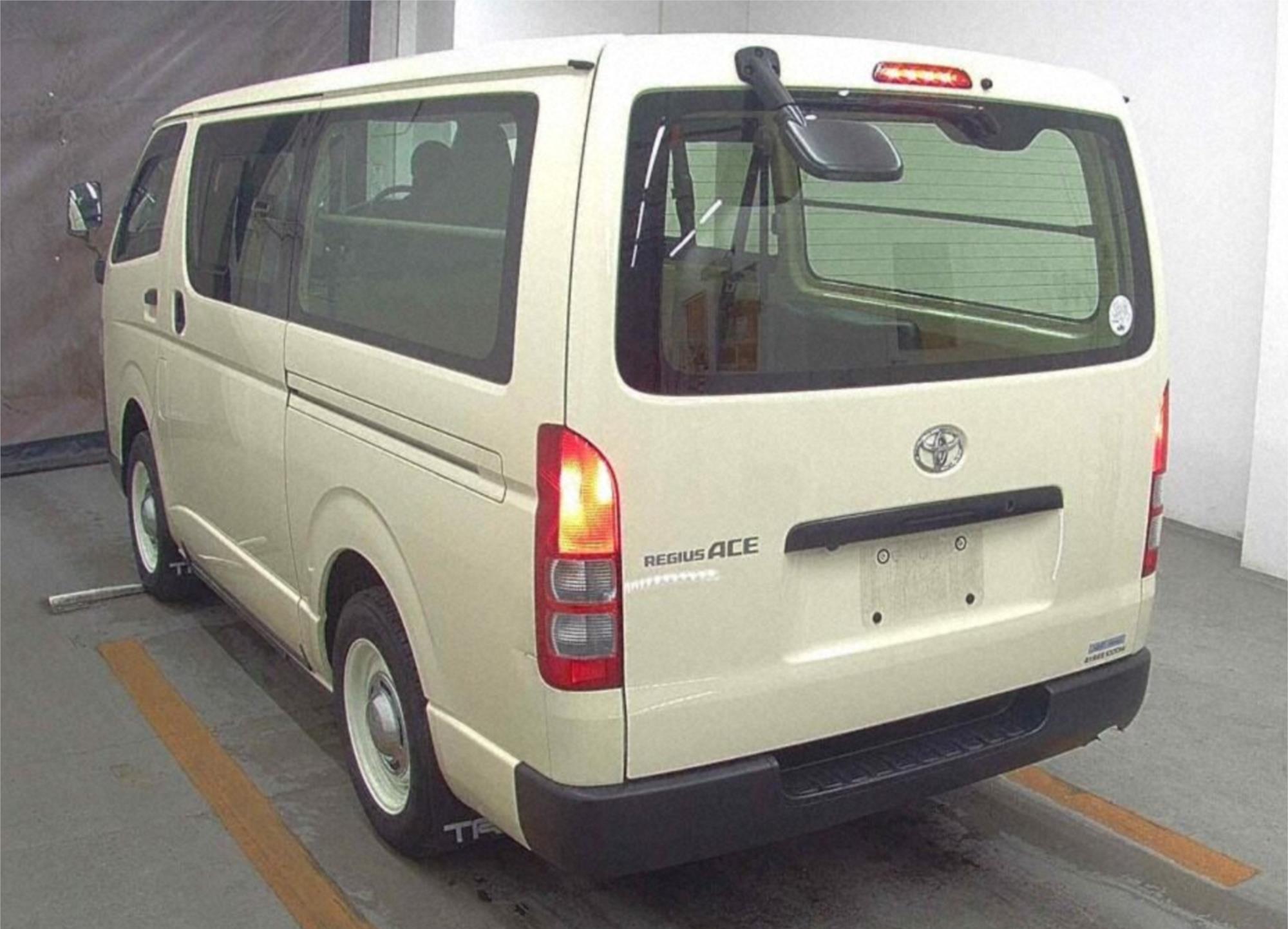 2018 TOYOTA HIACE GDH206 6 SP AUTOMATIC VAN