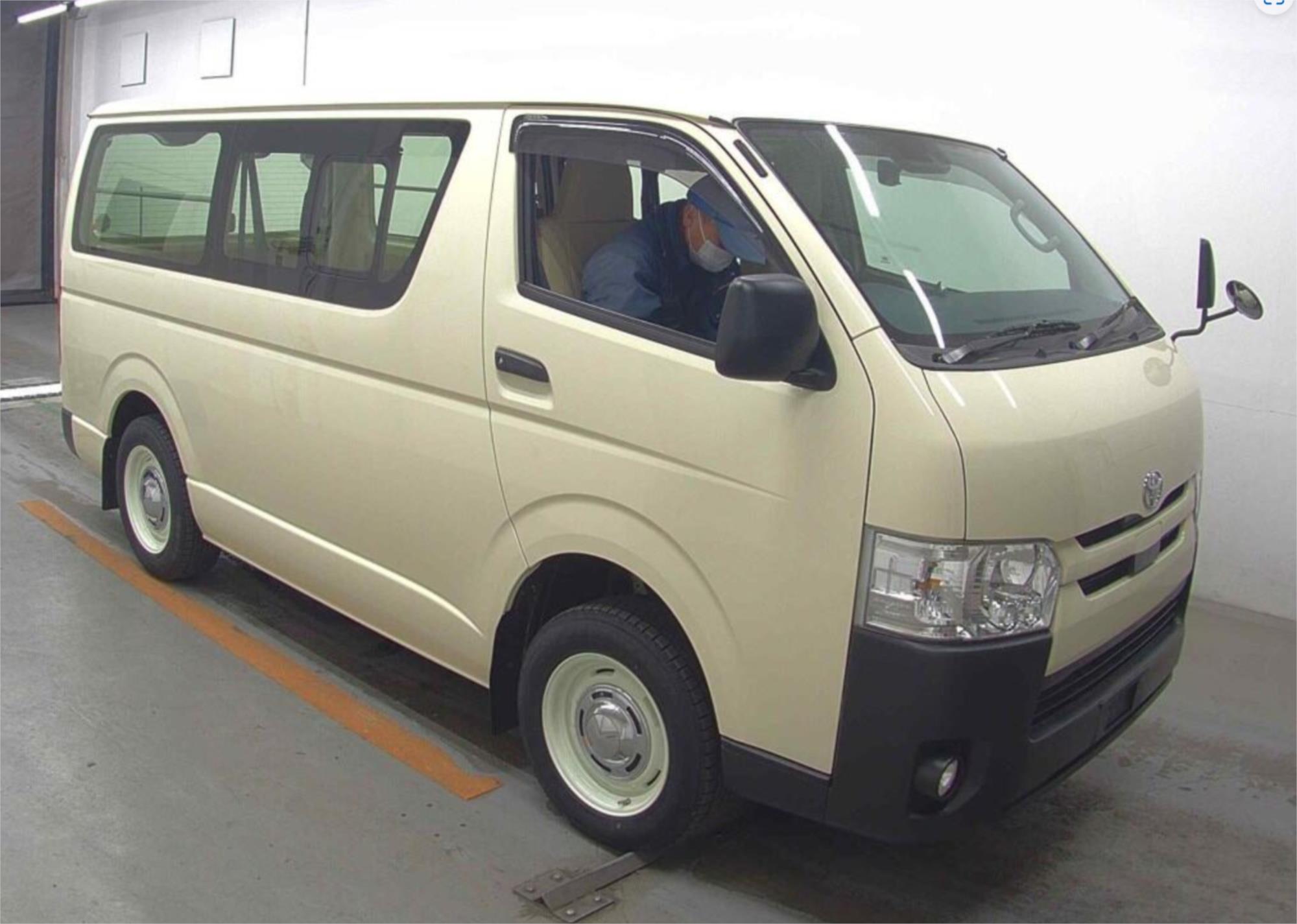 2018 TOYOTA HIACE GDH206 6 SP AUTOMATIC VAN