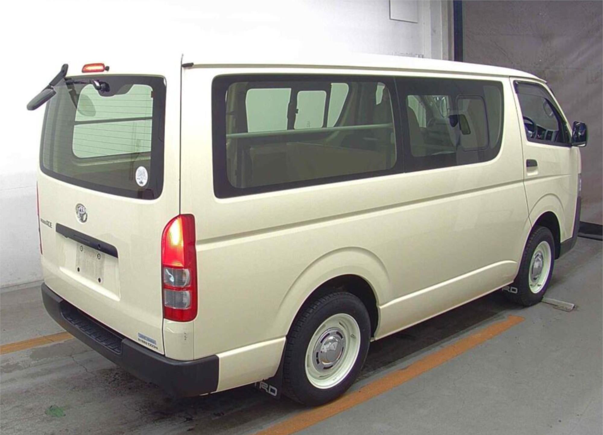 2018 TOYOTA HIACE GDH206 6 SP AUTOMATIC VAN