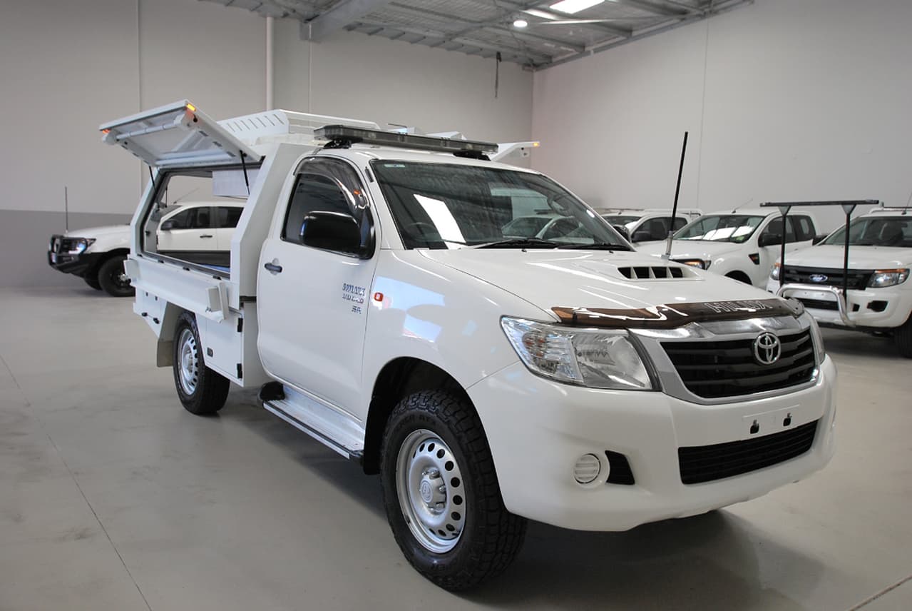 2015 TOYOTA HILUX KUN26R AUTOMATIC CAB CHASSIS