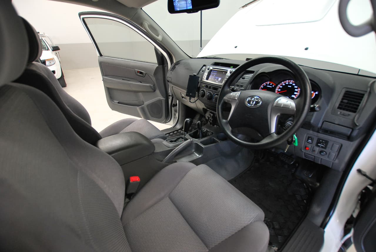 2015 TOYOTA HILUX KUN26R AUTOMATIC CAB CHASSIS