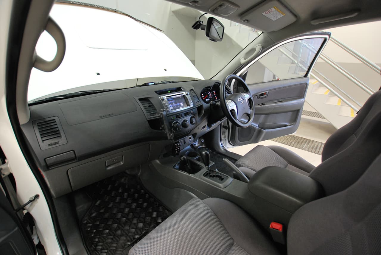 2015 TOYOTA HILUX KUN26R AUTOMATIC CAB CHASSIS