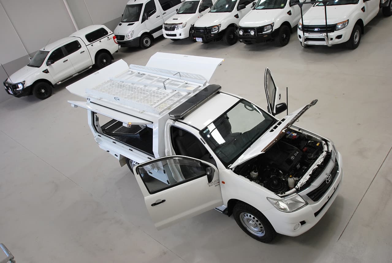 2015 TOYOTA HILUX KUN26R AUTOMATIC CAB CHASSIS