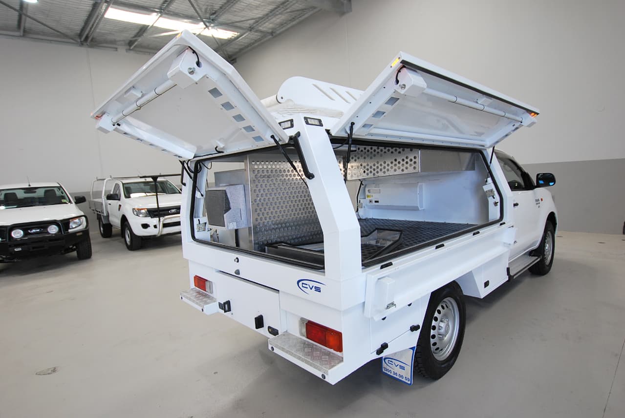 2015 TOYOTA HILUX KUN26R AUTOMATIC CAB CHASSIS
