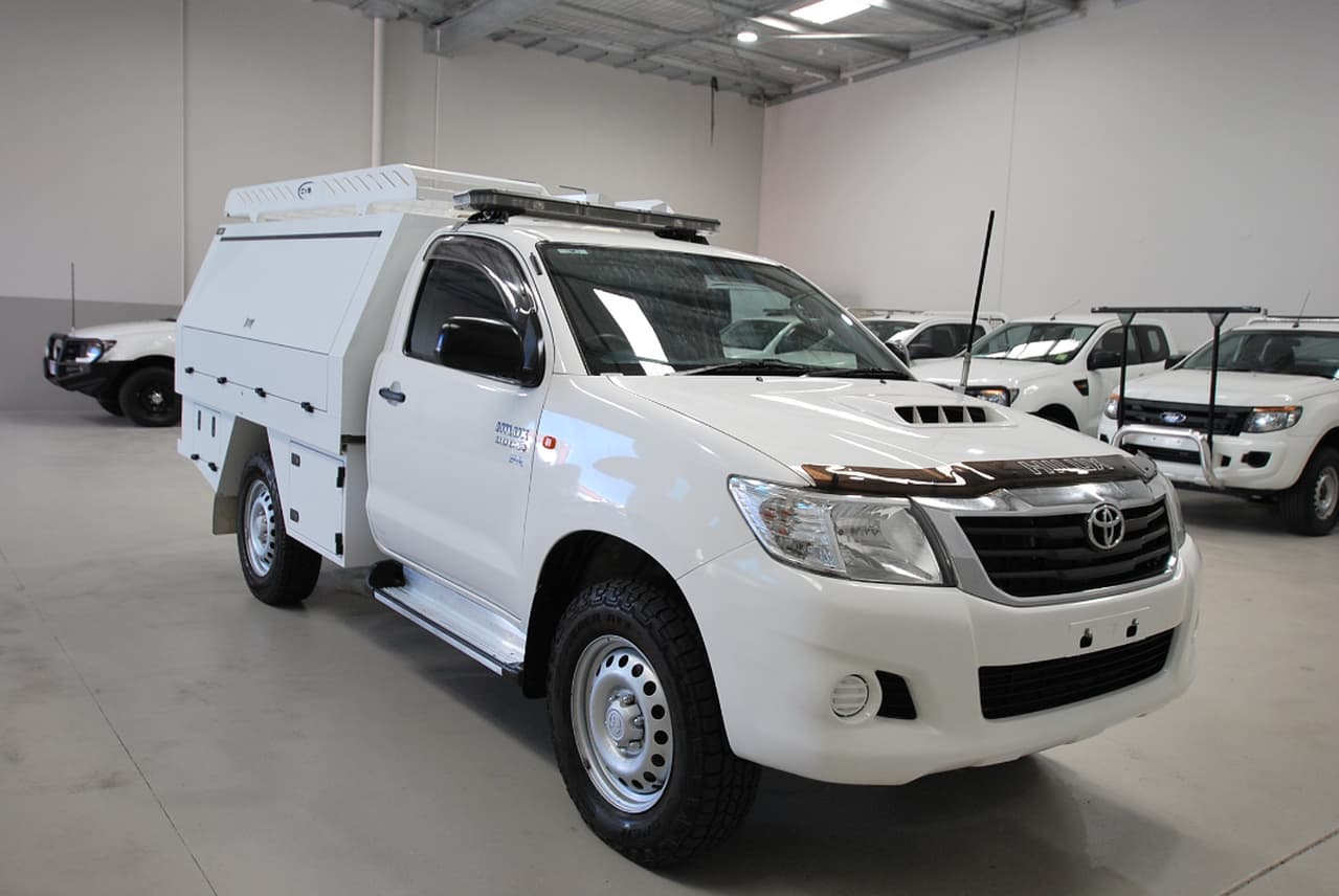 2015 TOYOTA HILUX KUN26R AUTOMATIC CAB CHASSIS