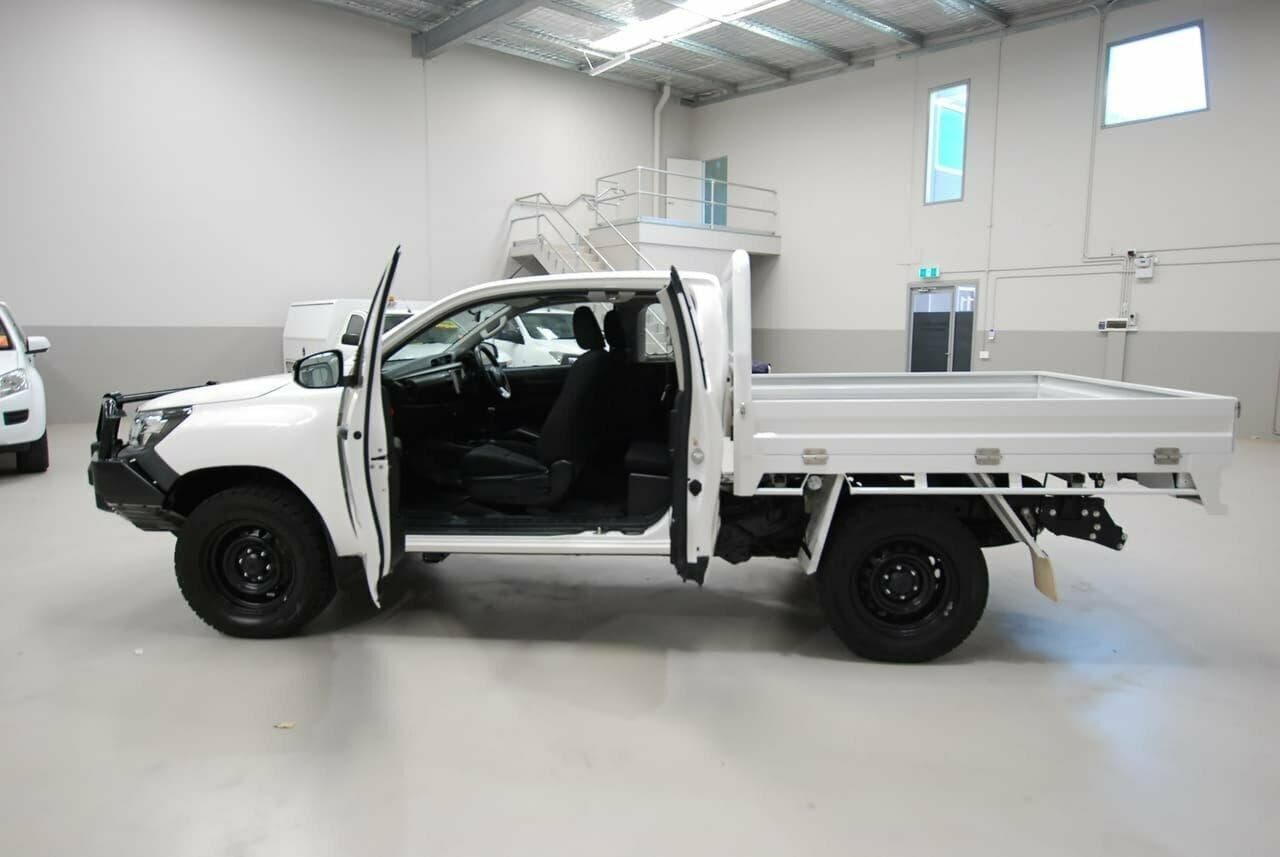 2016 TOYOTA HILUX GUN125R MANUAL CAB CHASSIS