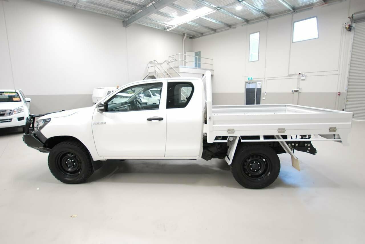 2016 TOYOTA HILUX GUN125R MANUAL CAB CHASSIS