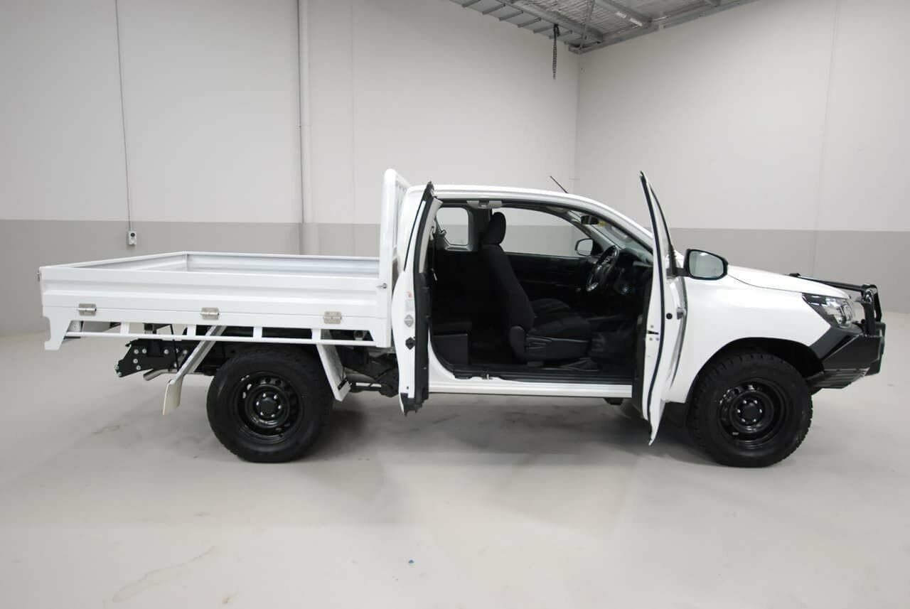 2016 TOYOTA HILUX GUN125R MANUAL CAB CHASSIS