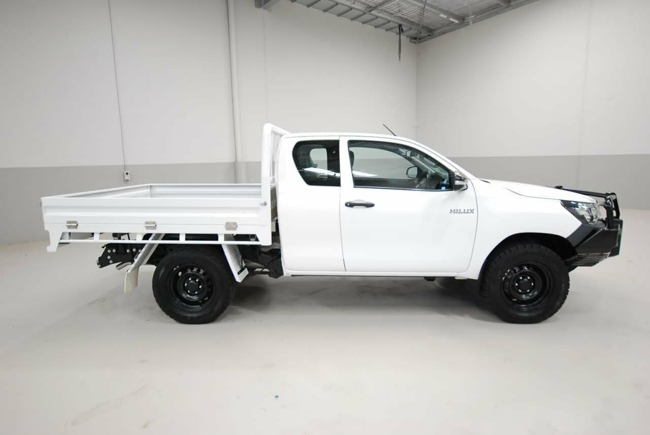 2016 TOYOTA HILUX GUN125R MANUAL CAB CHASSIS