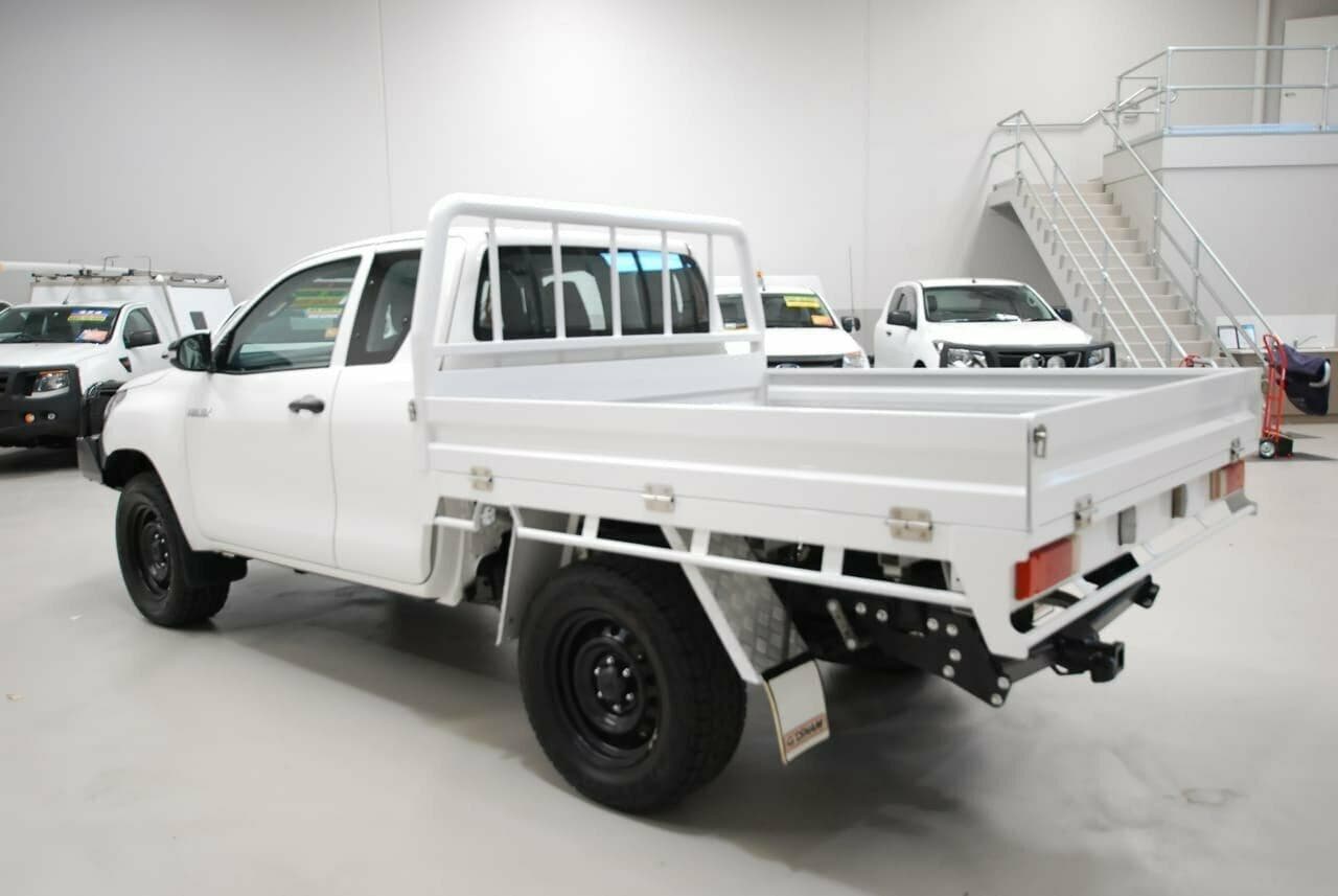 2016 TOYOTA HILUX GUN125R MANUAL CAB CHASSIS