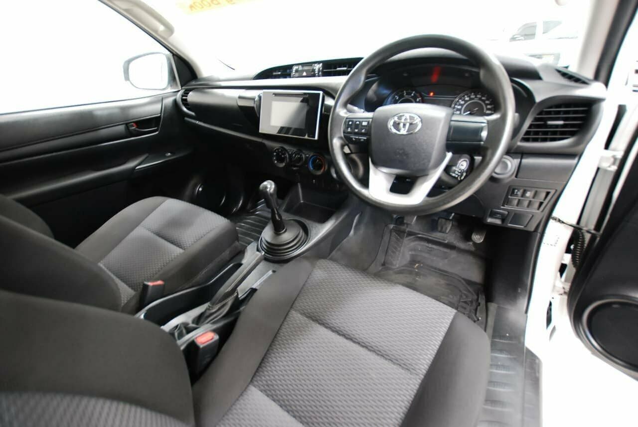 2016 TOYOTA HILUX GUN125R MANUAL CAB CHASSIS