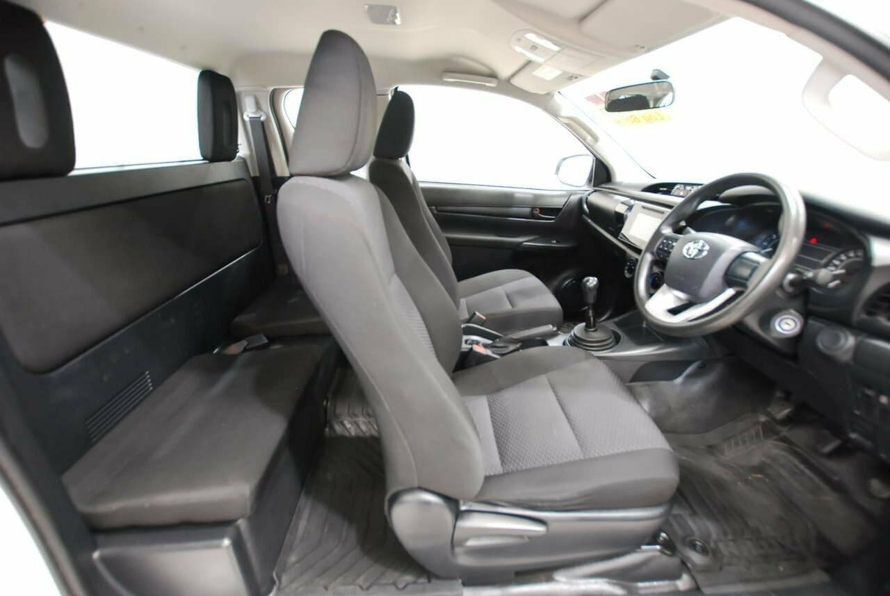 2016 TOYOTA HILUX GUN125R MANUAL CAB CHASSIS