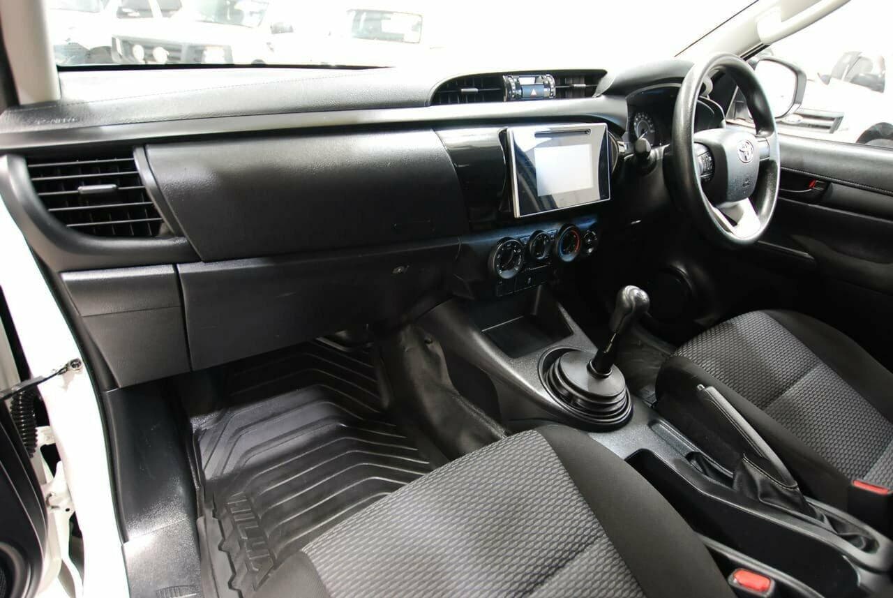 2016 TOYOTA HILUX GUN125R MANUAL CAB CHASSIS