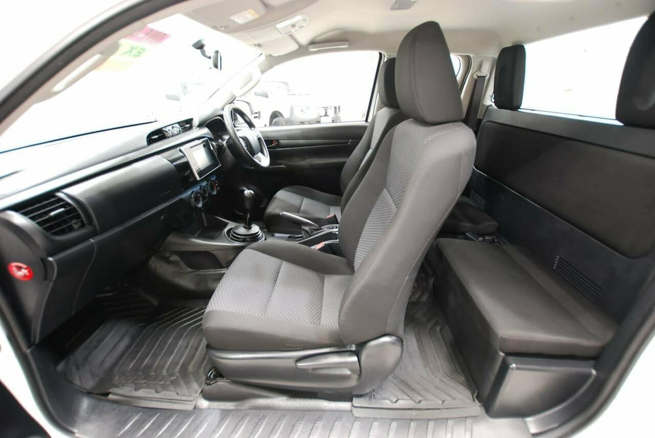2016 TOYOTA HILUX GUN125R MANUAL CAB CHASSIS