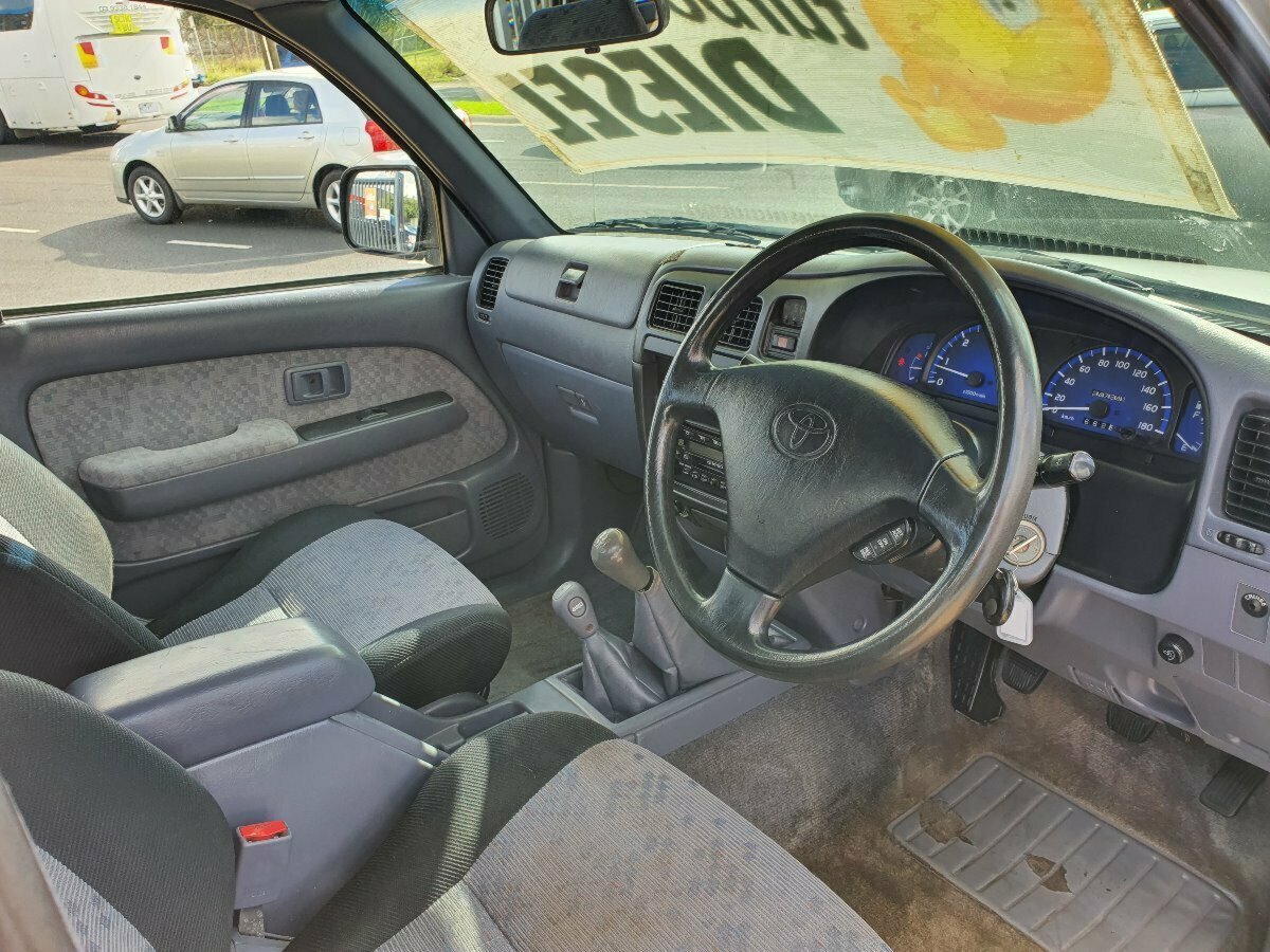 2004 TOYOTA HILUX KZN165R 5 SP MANUAL 4X4 4D DUAL CAB PICK-UP